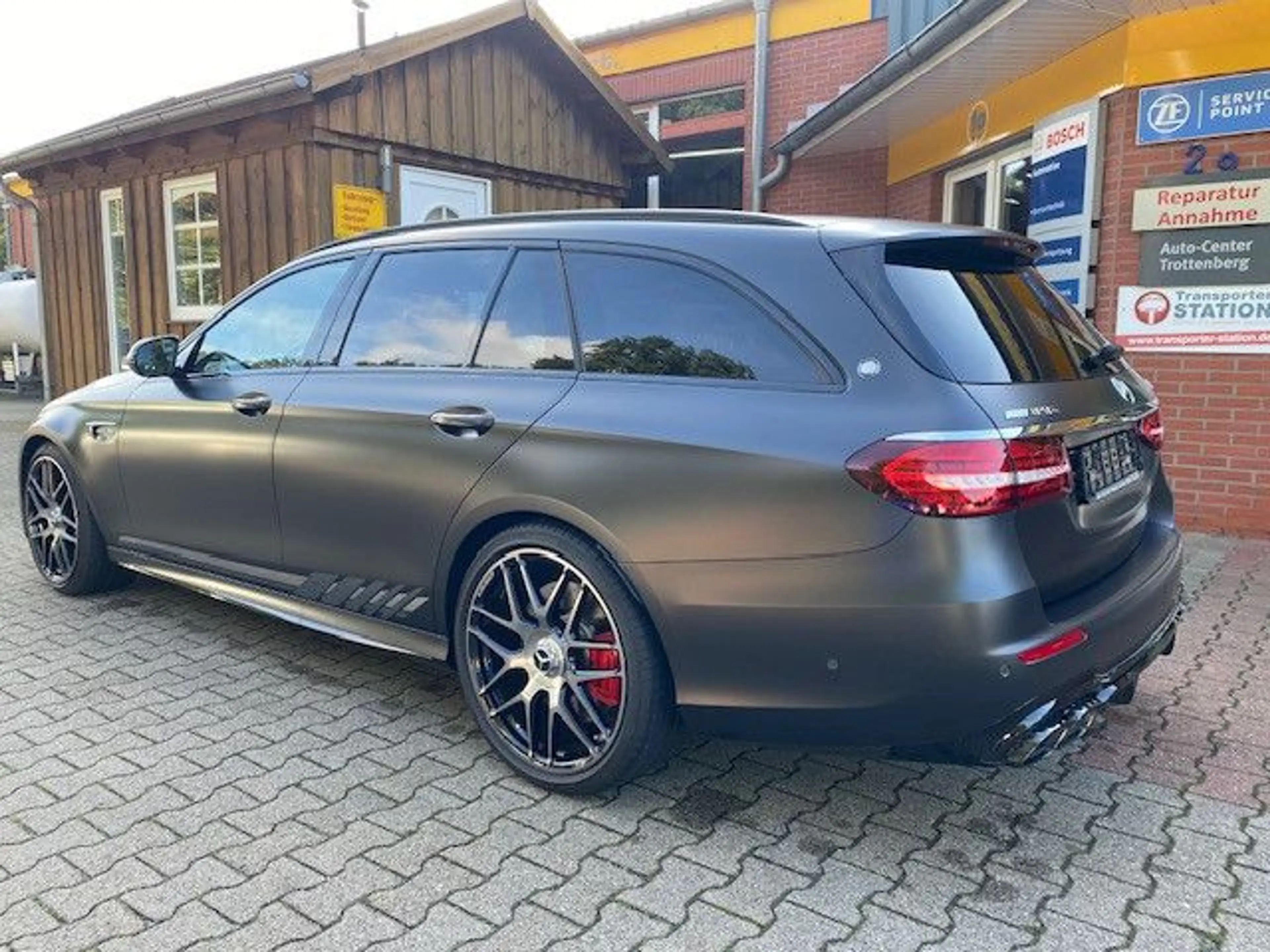 Mercedes-Benz E 63 AMG E 63 S AMG Final Edition V8 Biturbo 1 of 999 — photo 5