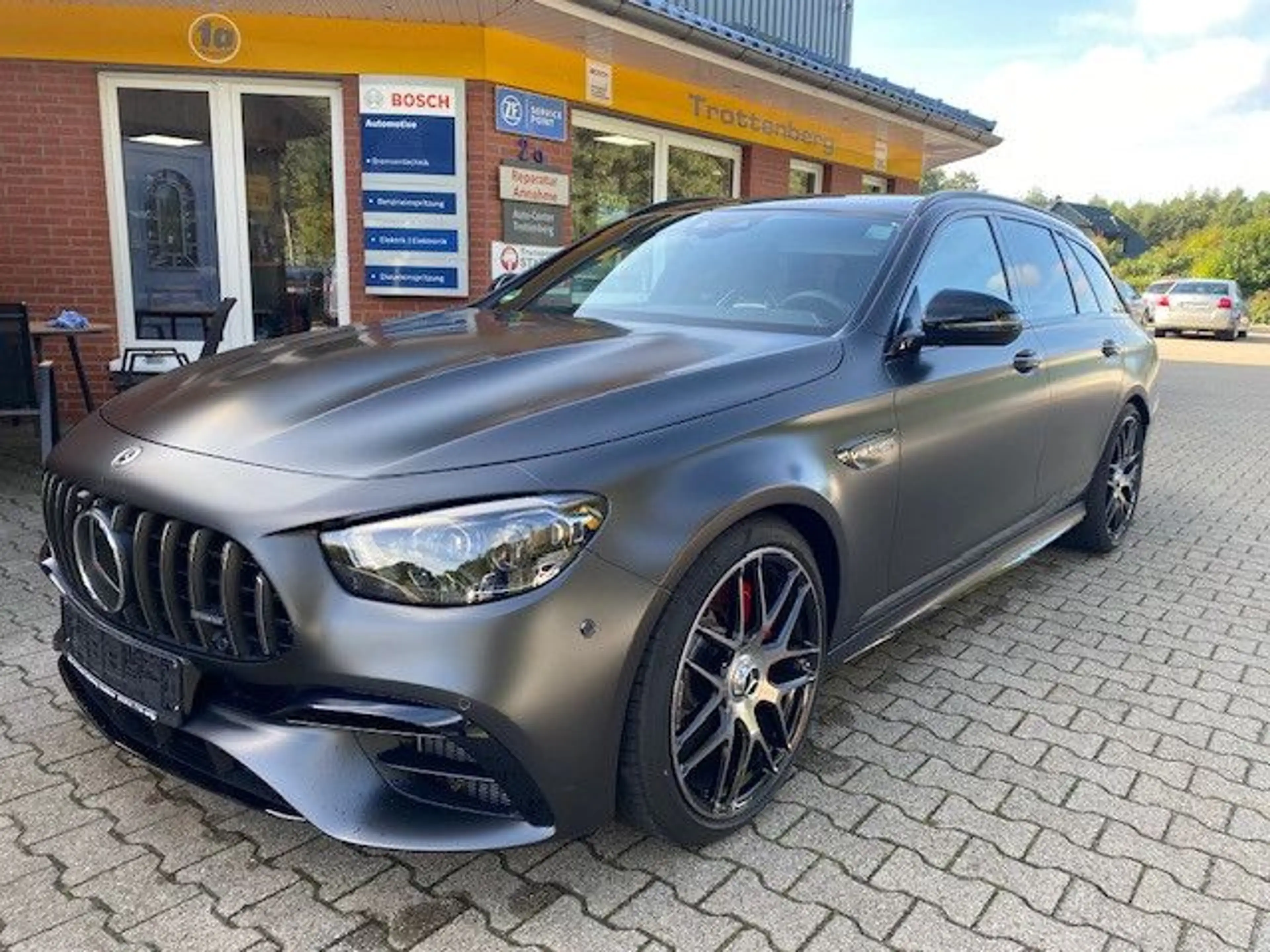 Mercedes-Benz E 63 AMG E 63 S AMG Final Edition V8 Biturbo 1 of 999 — photo 2