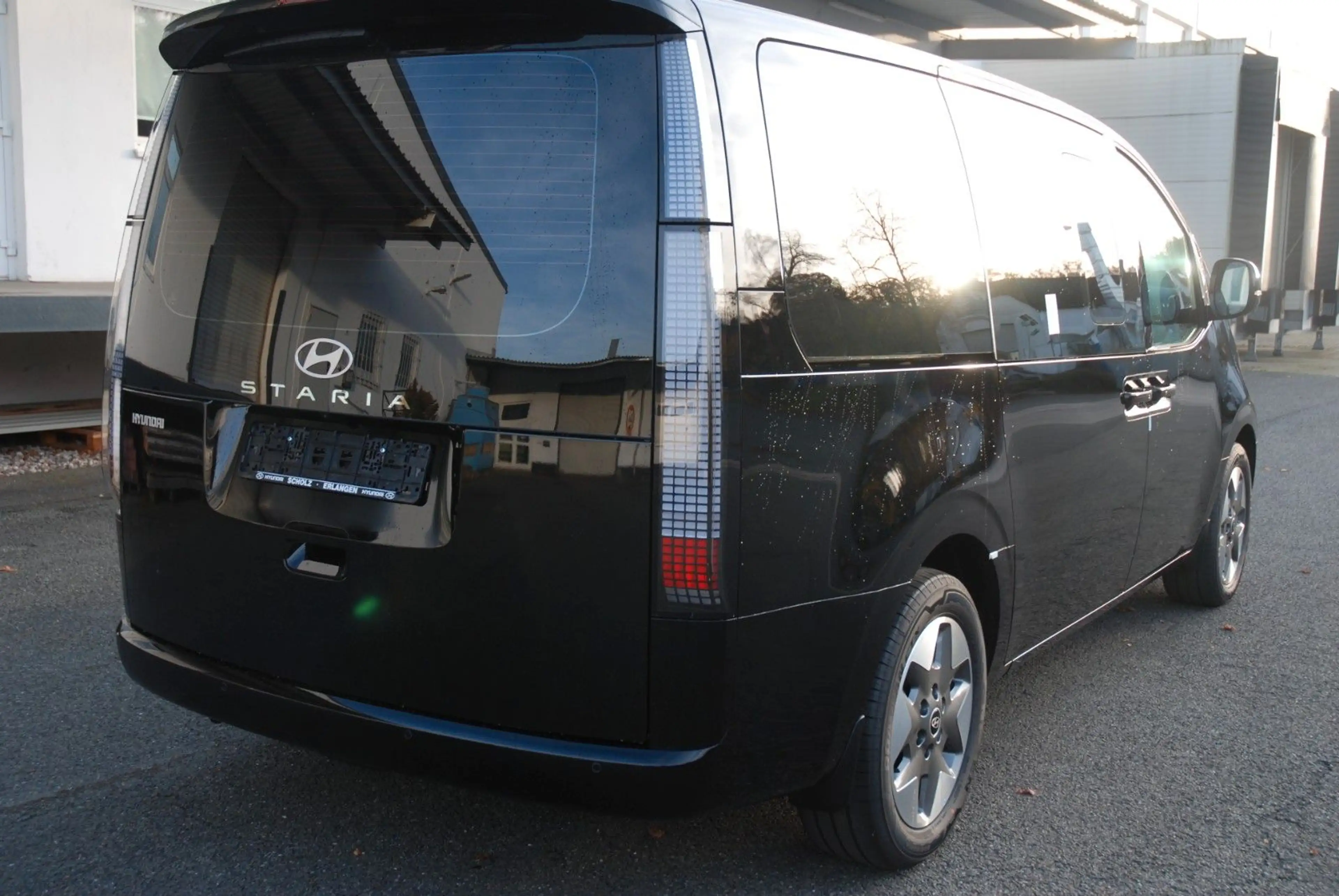 Hyundai STARIA 1.6 T-GDI Hybrid Prime Pano Parkpaket — photo 4