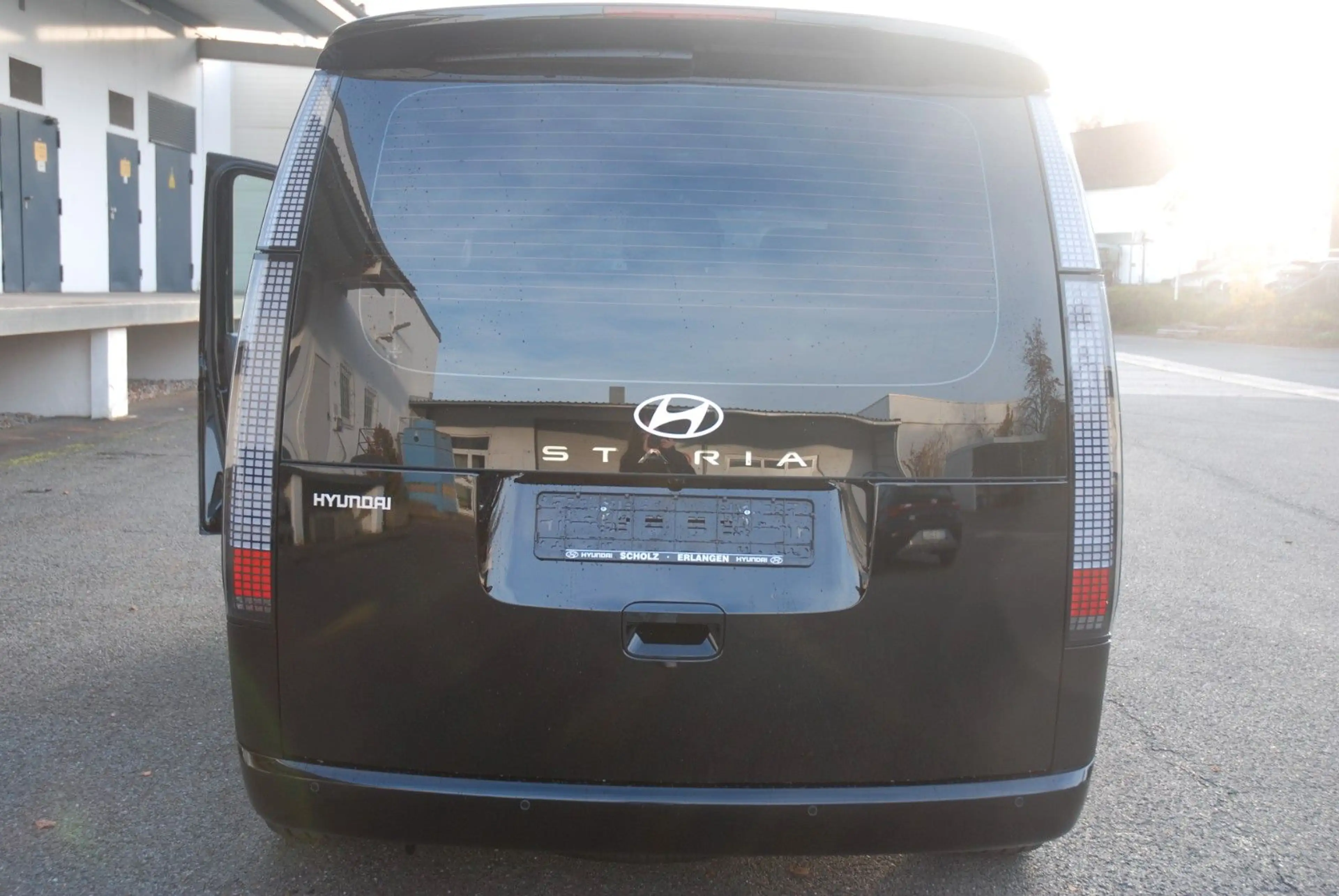 Hyundai STARIA 1.6 T-GDI Hybrid Prime Pano Parkpaket — photo 5