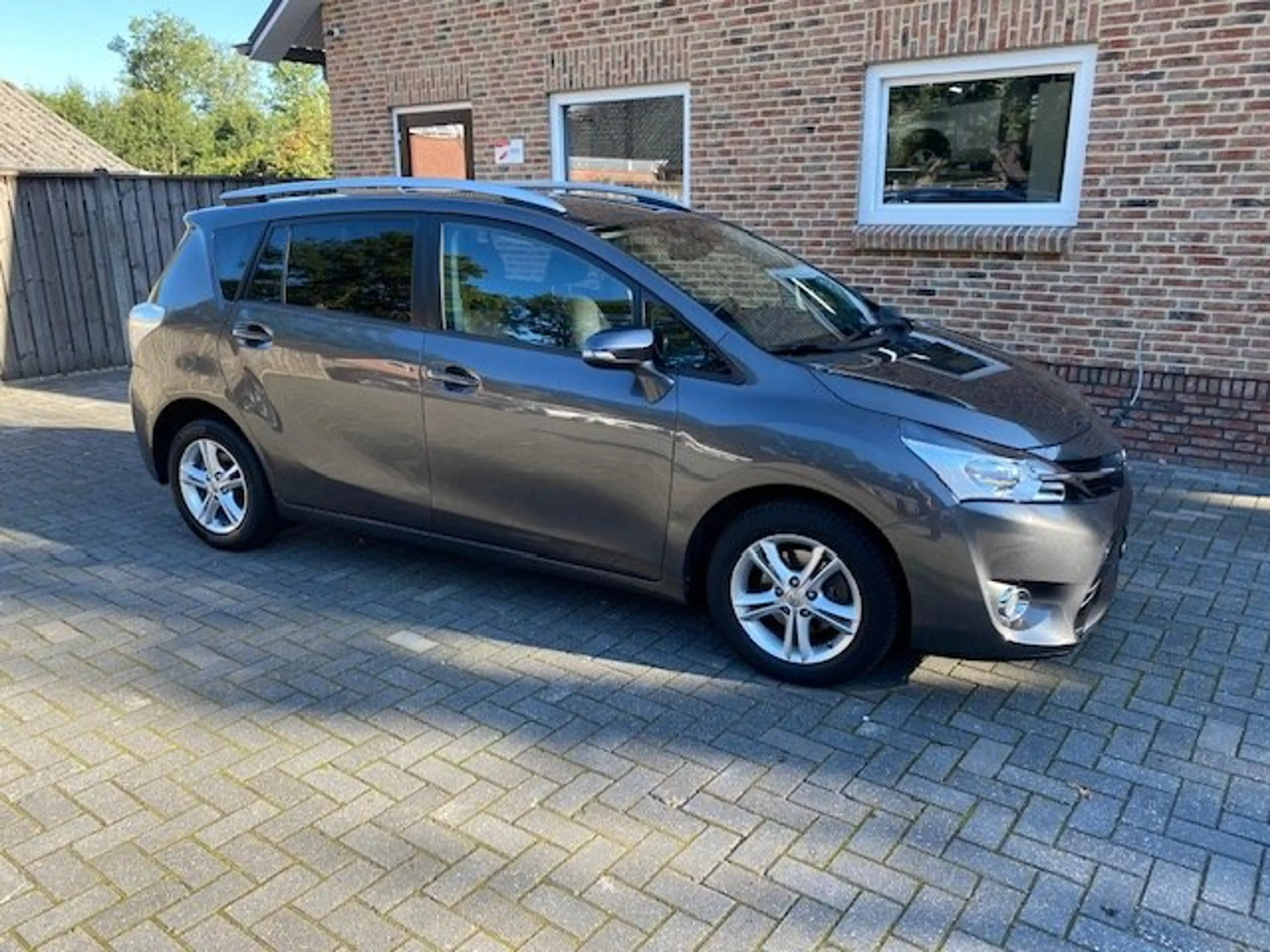 Toyota Verso 1.8 VVT-i Aspiration NAVI CRUISE STOELVERWARMING — photo 9