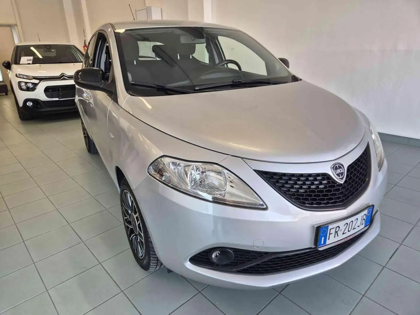 Lancia Ypsilon 1.2 69 CV 5 porte S&S Gold Argent - 2