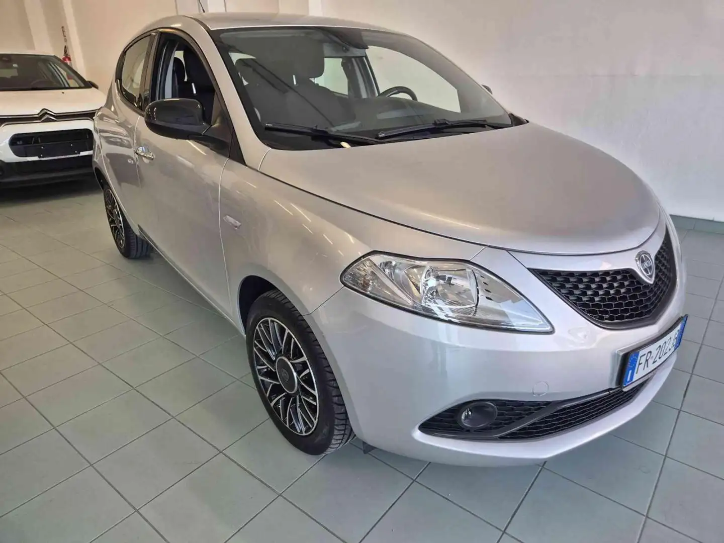 Lancia Ypsilon 1.2 69 CV 5 porte S&S Gold Argent - 1