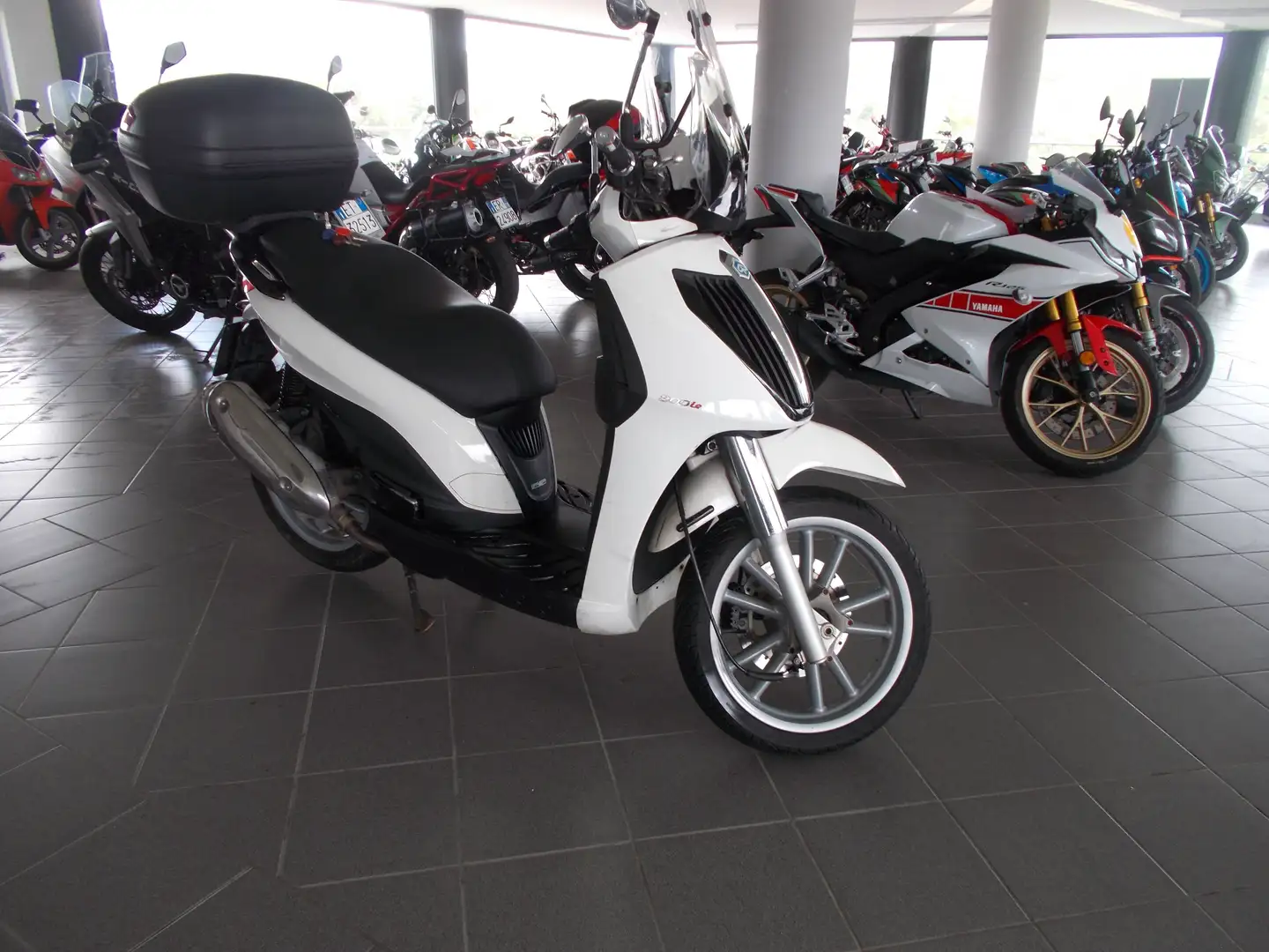 Piaggio Carnaby 300 cruiser Weiß - 1