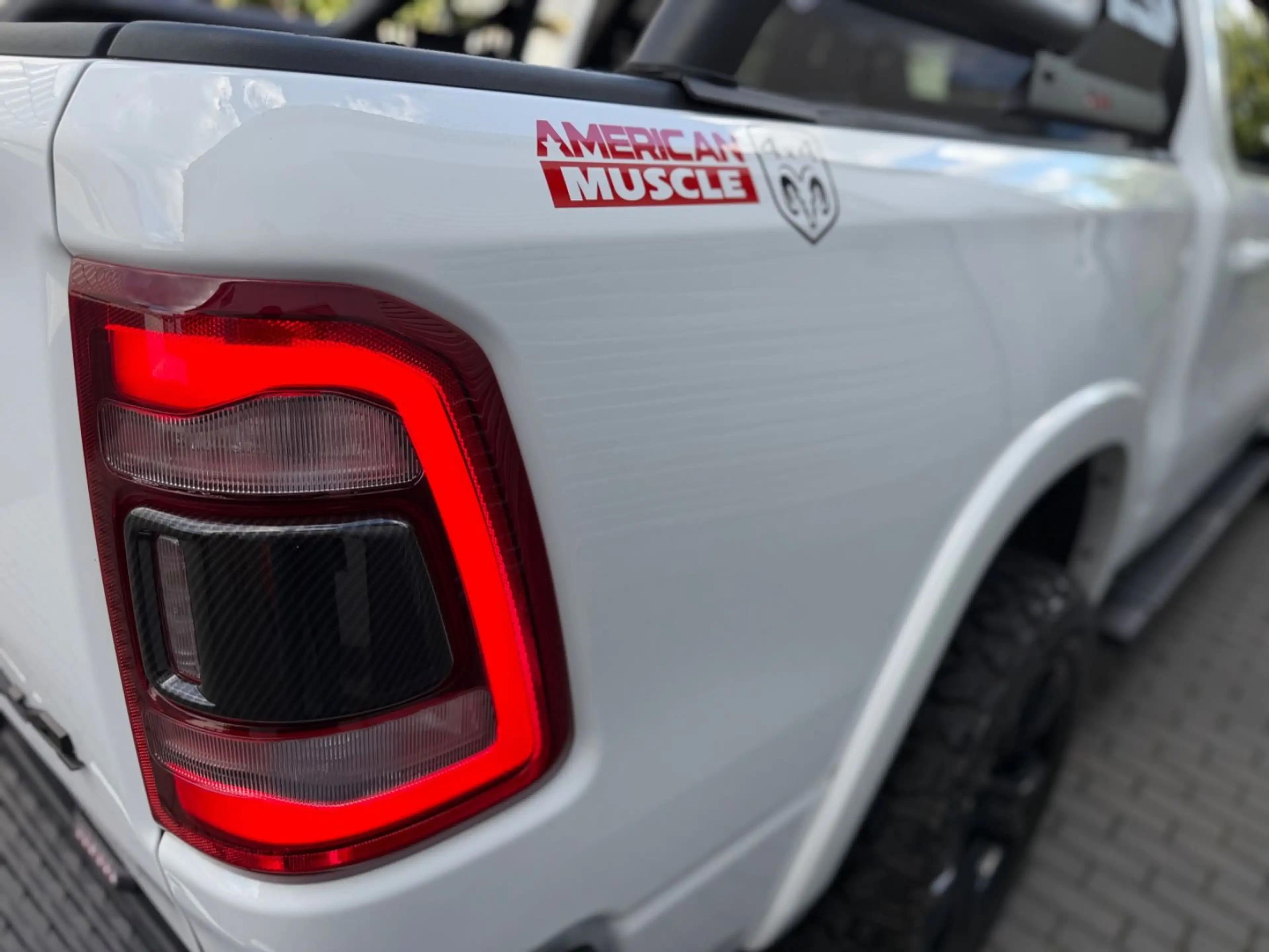 Dodge RAM 5,7 V8 OFFROAD"LARAMIE-WHITE-MONSTER-BÜGEL — photo 14