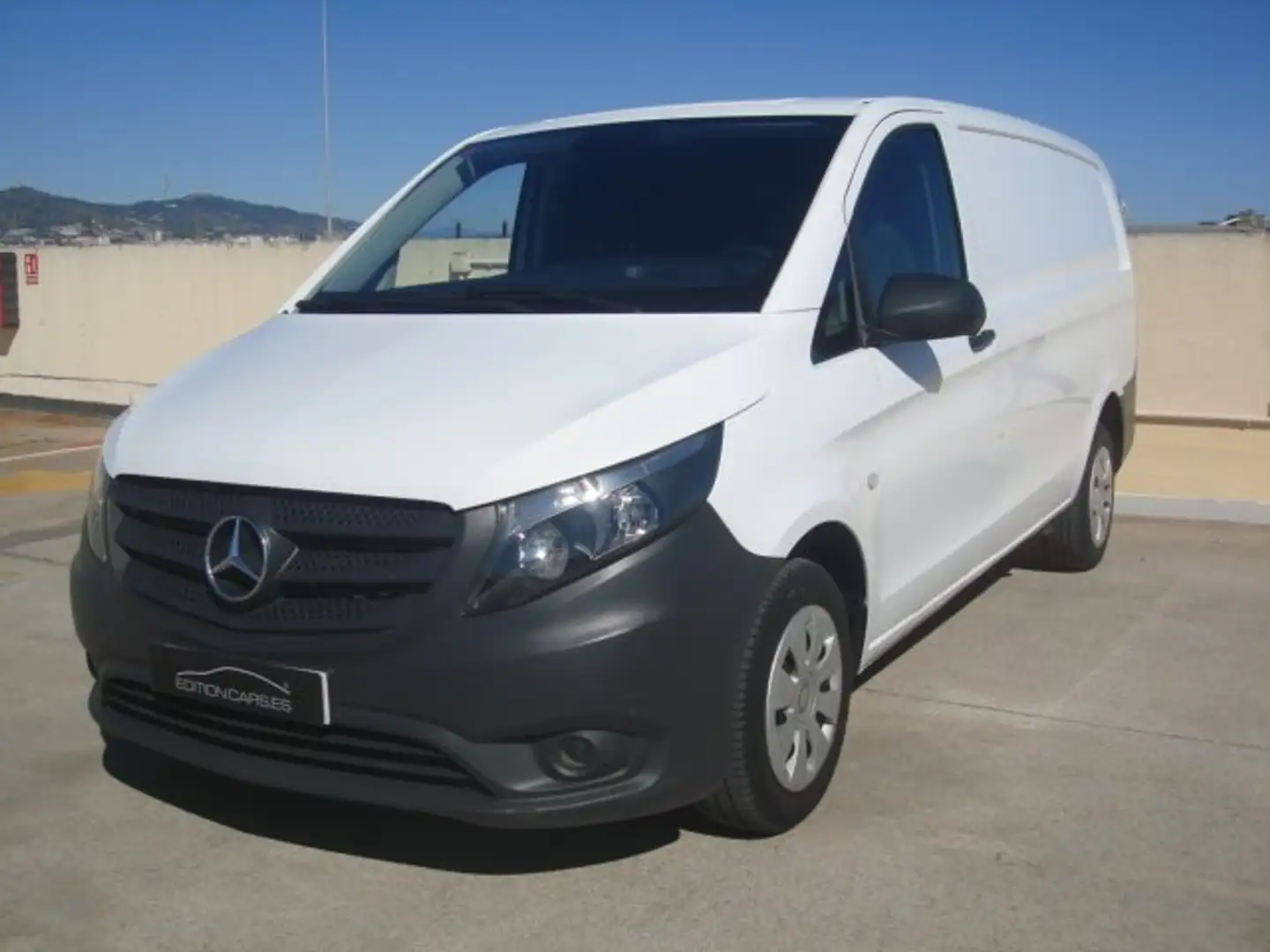 Mercedes-Benz Vito Furgón 111CDI Extralarga Blanco - 1