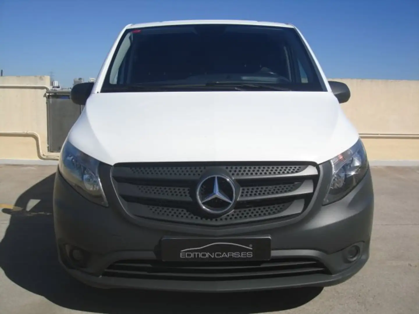 Mercedes-Benz Vito Furgón 111CDI Extralarga Blanco - 2