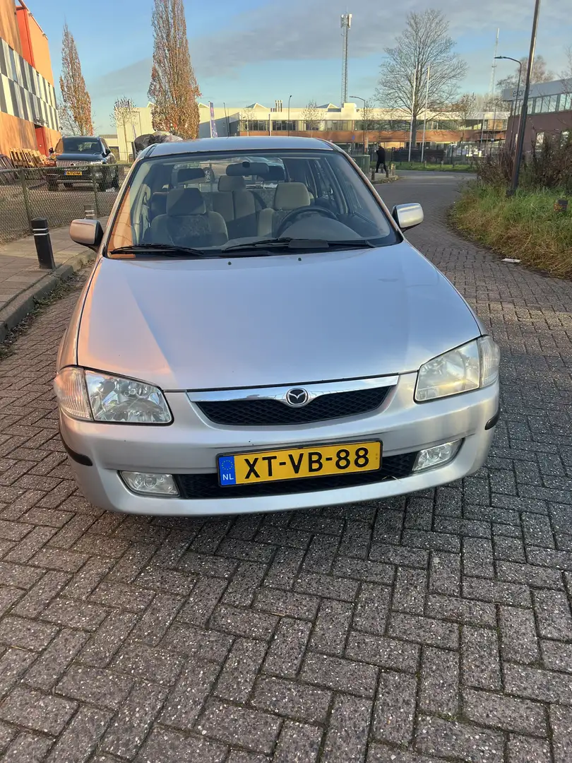 Mazda 323 1.5i GLX Gris - 2