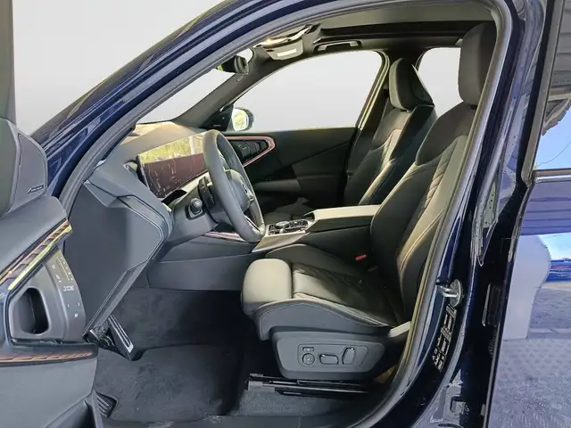 BMW X3 view 8