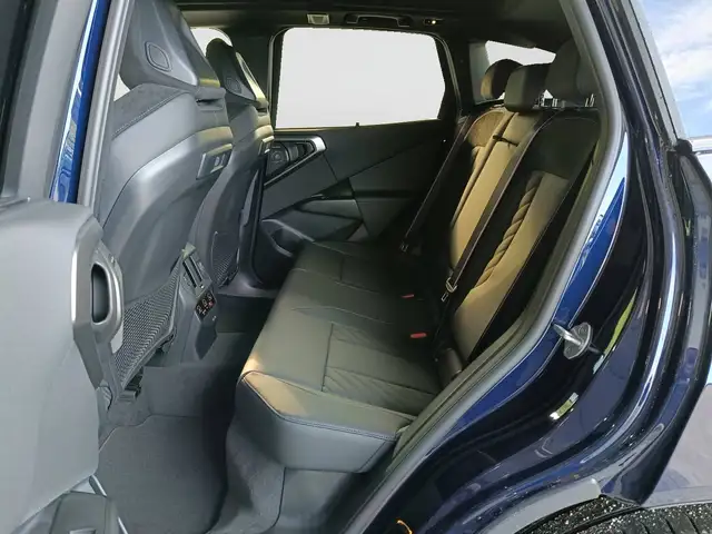 BMW X3 view 9