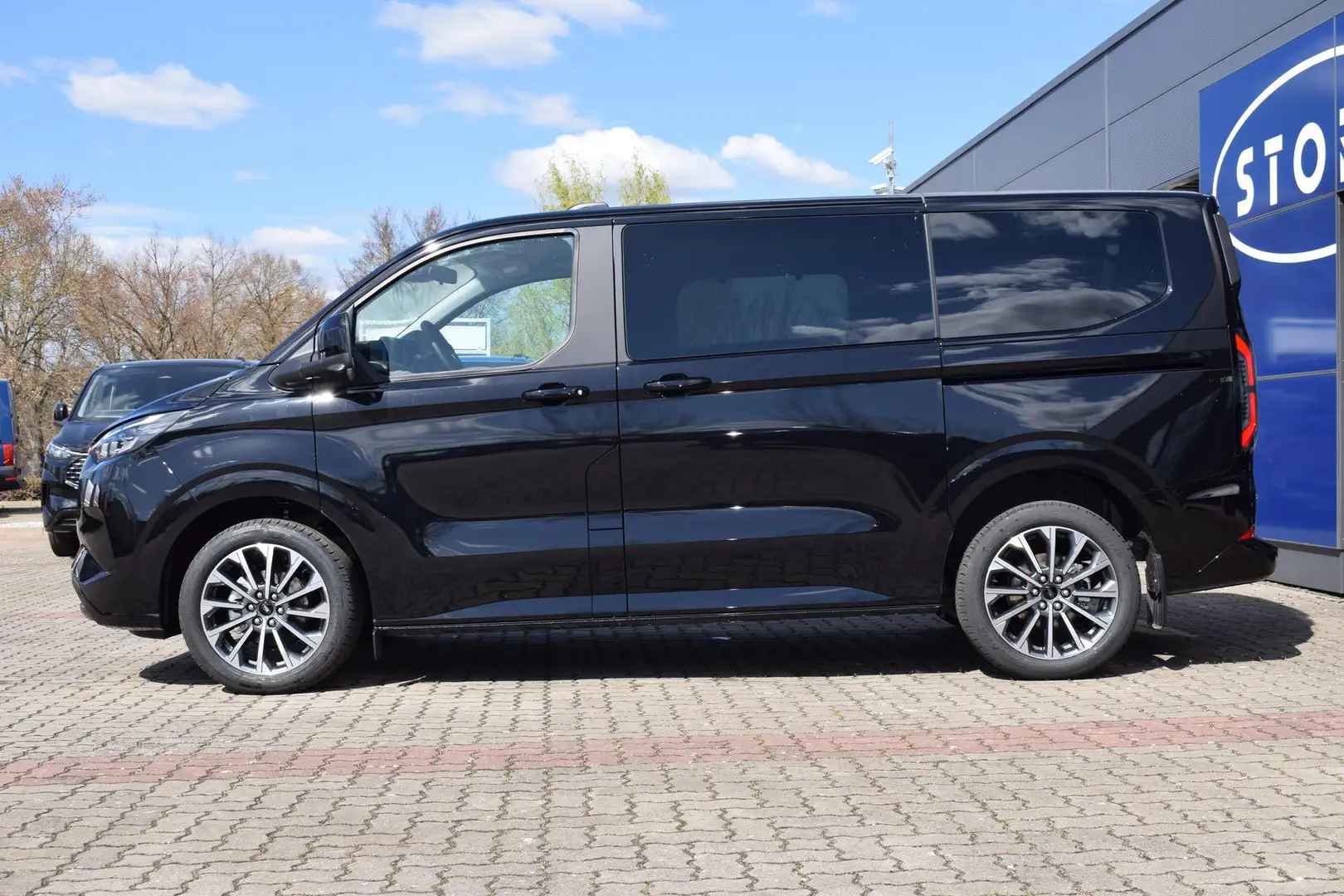 Ford Tourneo Custom L1H1 Titanium X BEV Top Ausstatt Nero - 2