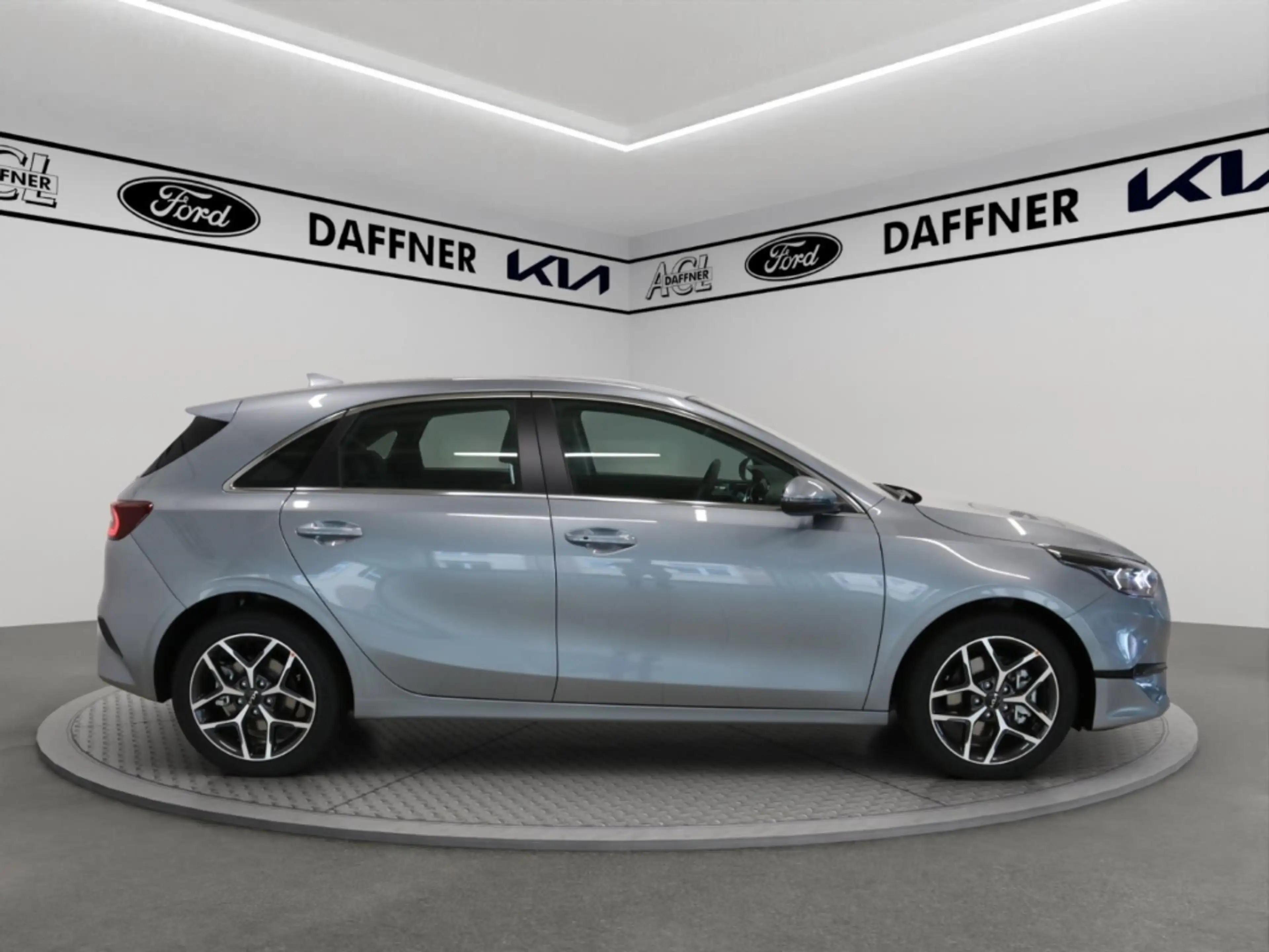 Kia Ceed / cee'd Spirit 1,5 Automatik Kamera Navi SHZ Tempomat — photo 8
