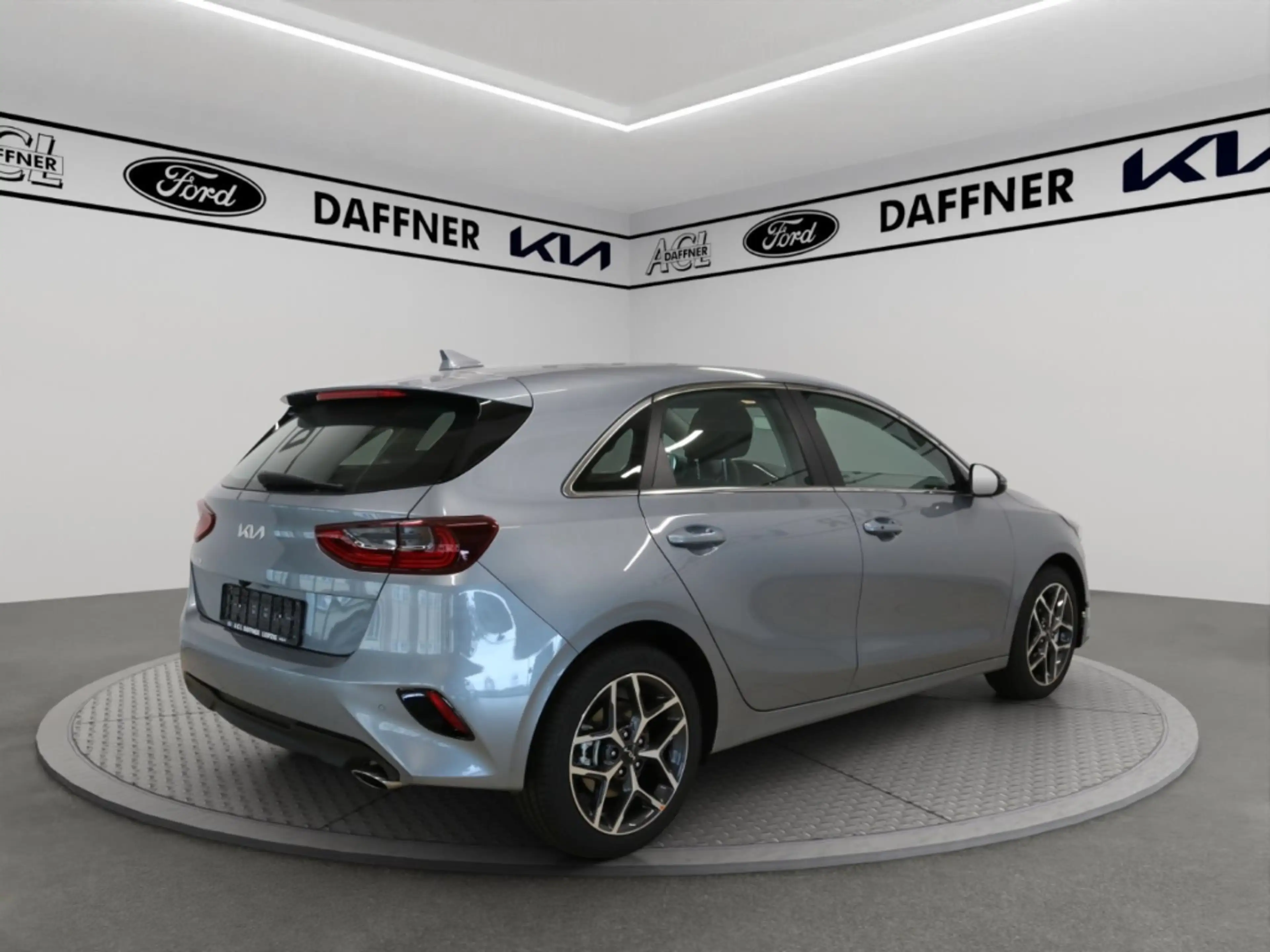 Kia Ceed / cee'd Spirit 1,5 Automatik Kamera Navi SHZ Tempomat — photo 7