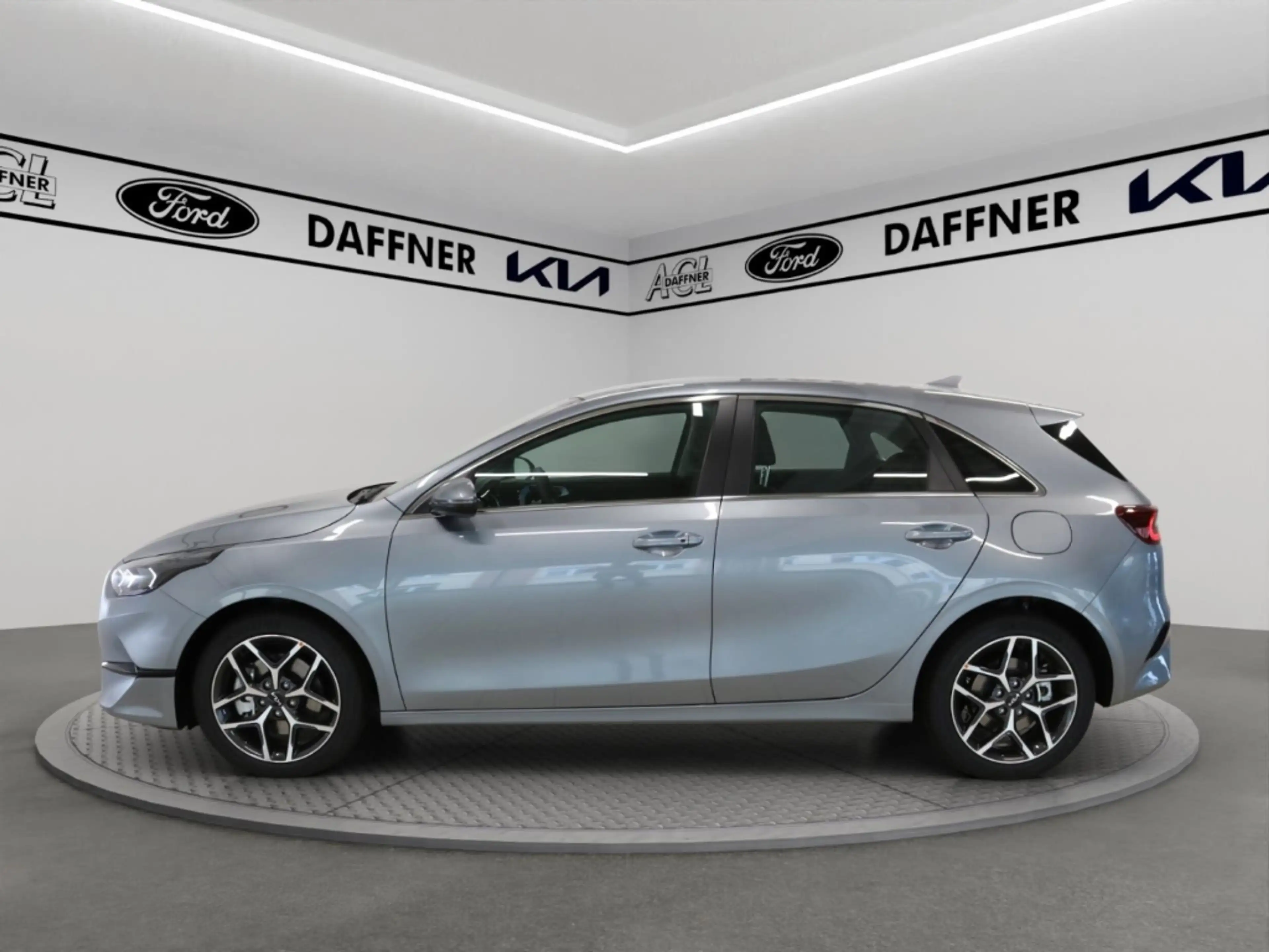 Kia Ceed / cee'd Spirit 1,5 Automatik Kamera Navi SHZ Tempomat — photo 4