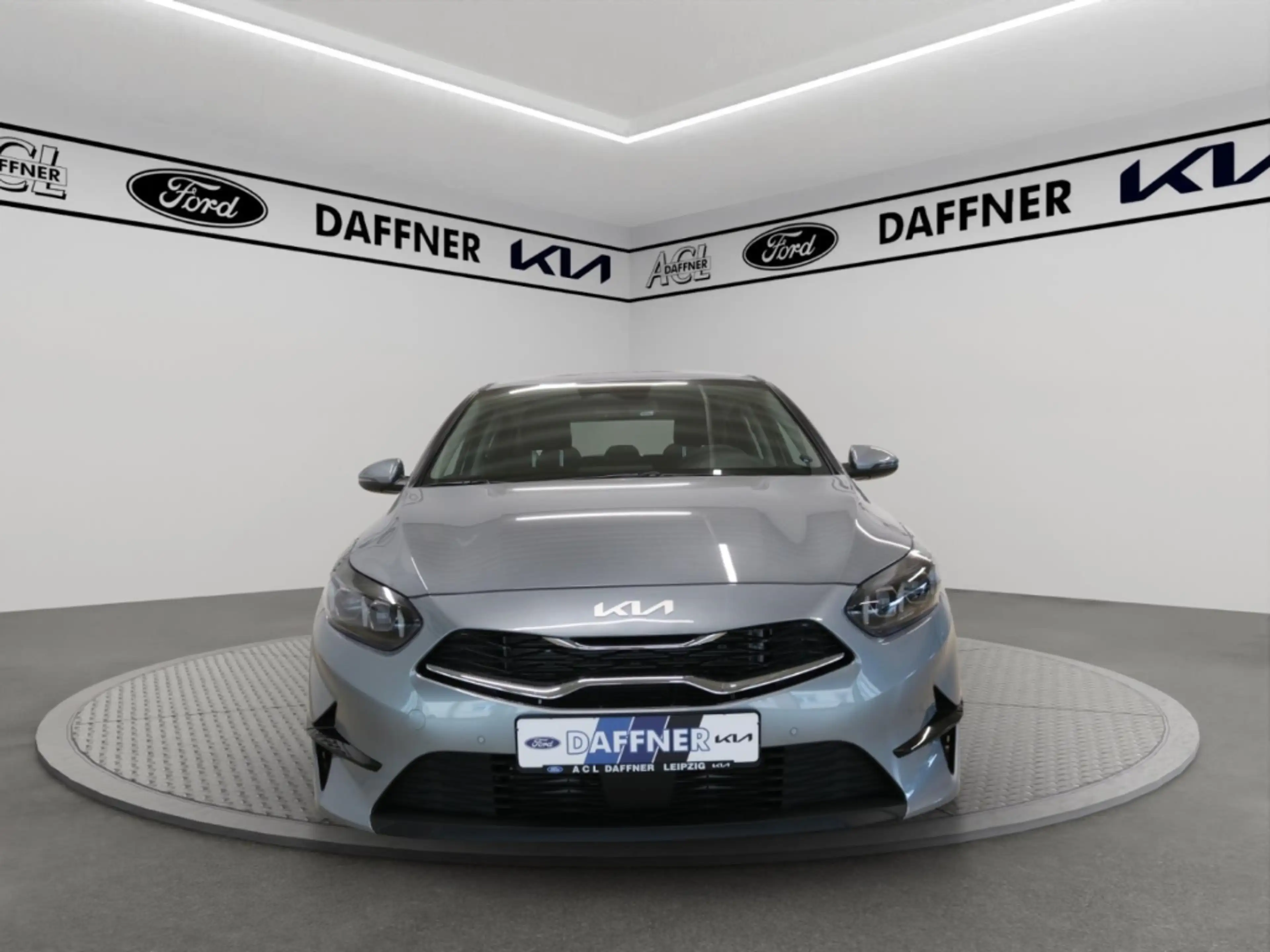 Kia Ceed / cee'd Spirit 1,5 Automatik Kamera Navi SHZ Tempomat — photo 3