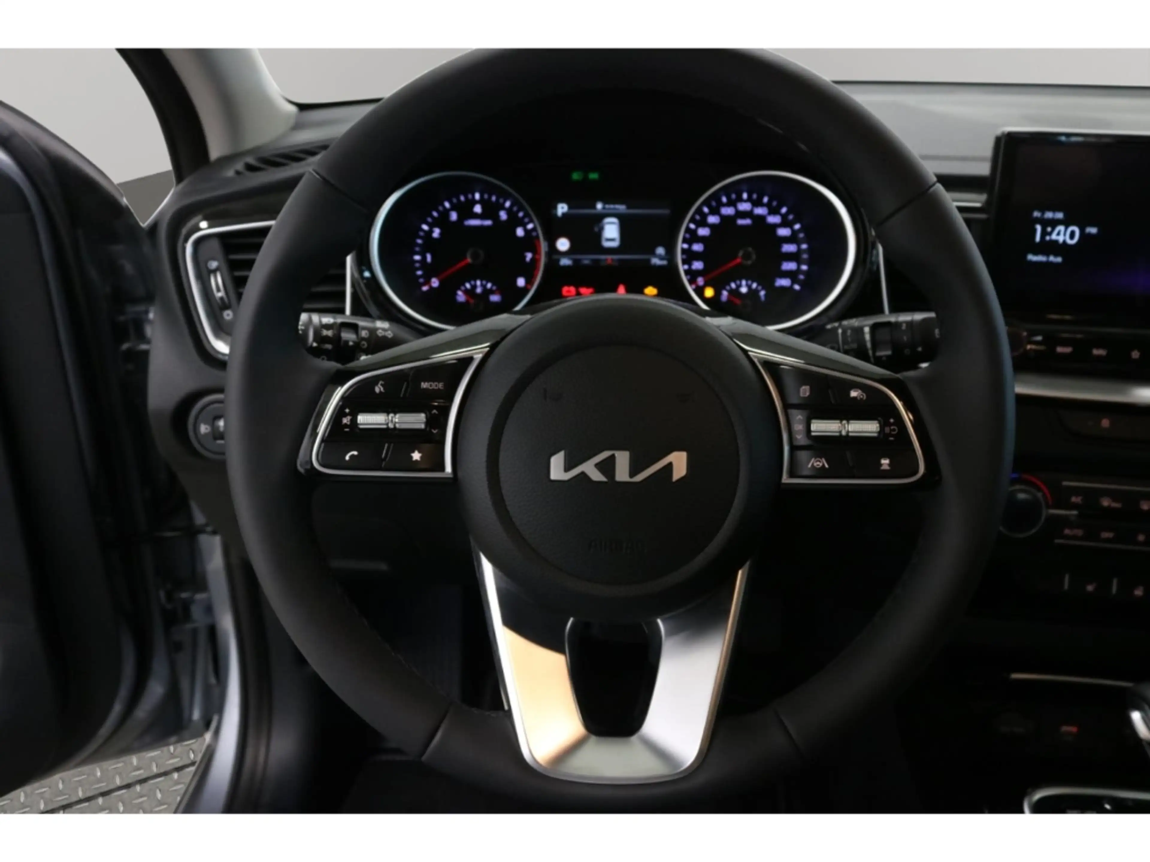 Kia Ceed / cee'd Spirit 1,5 Automatik Kamera Navi SHZ Tempomat — photo 11