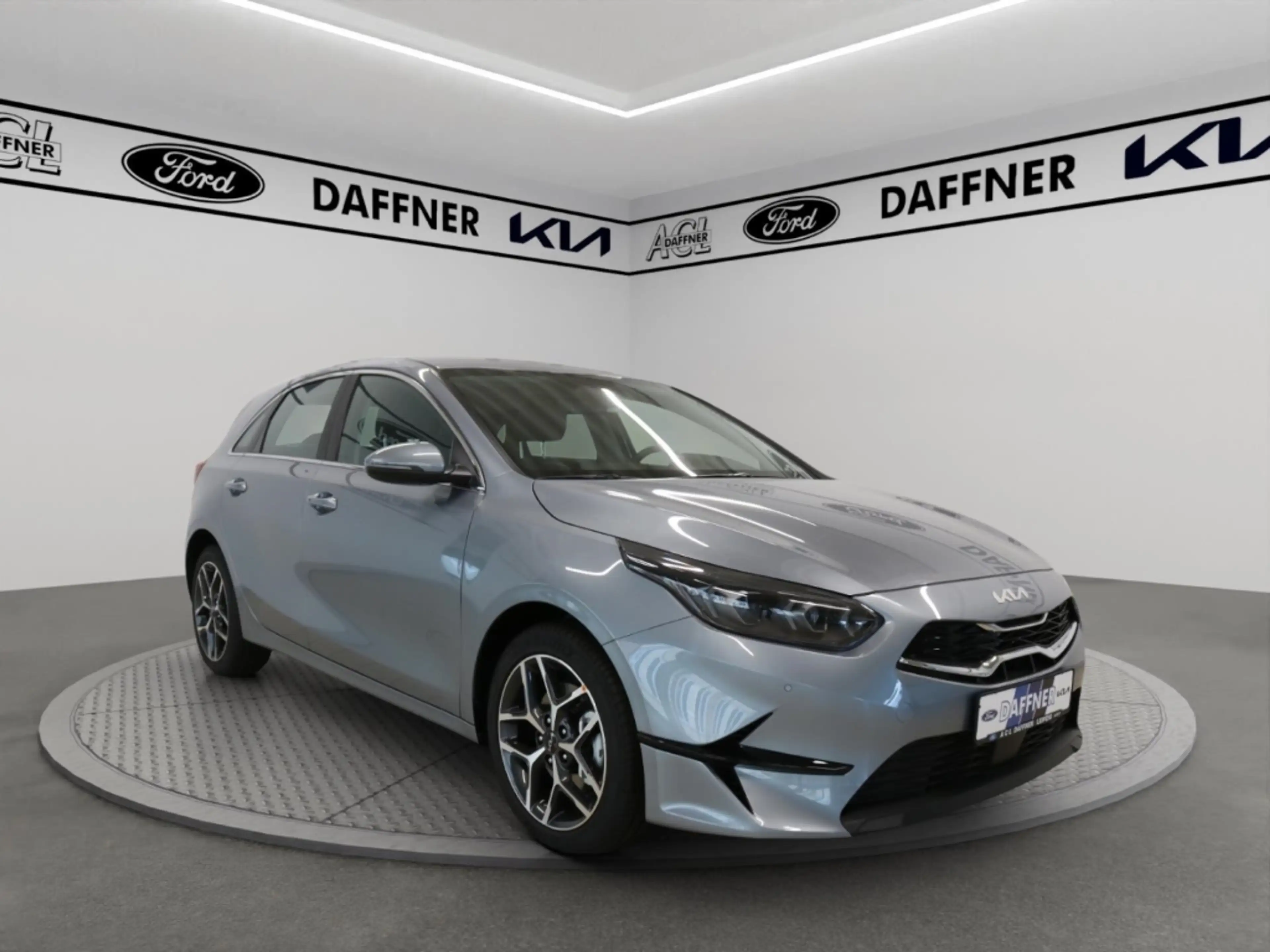 Kia Ceed / cee'd Spirit 1,5 Automatik Kamera Navi SHZ Tempomat — photo 9