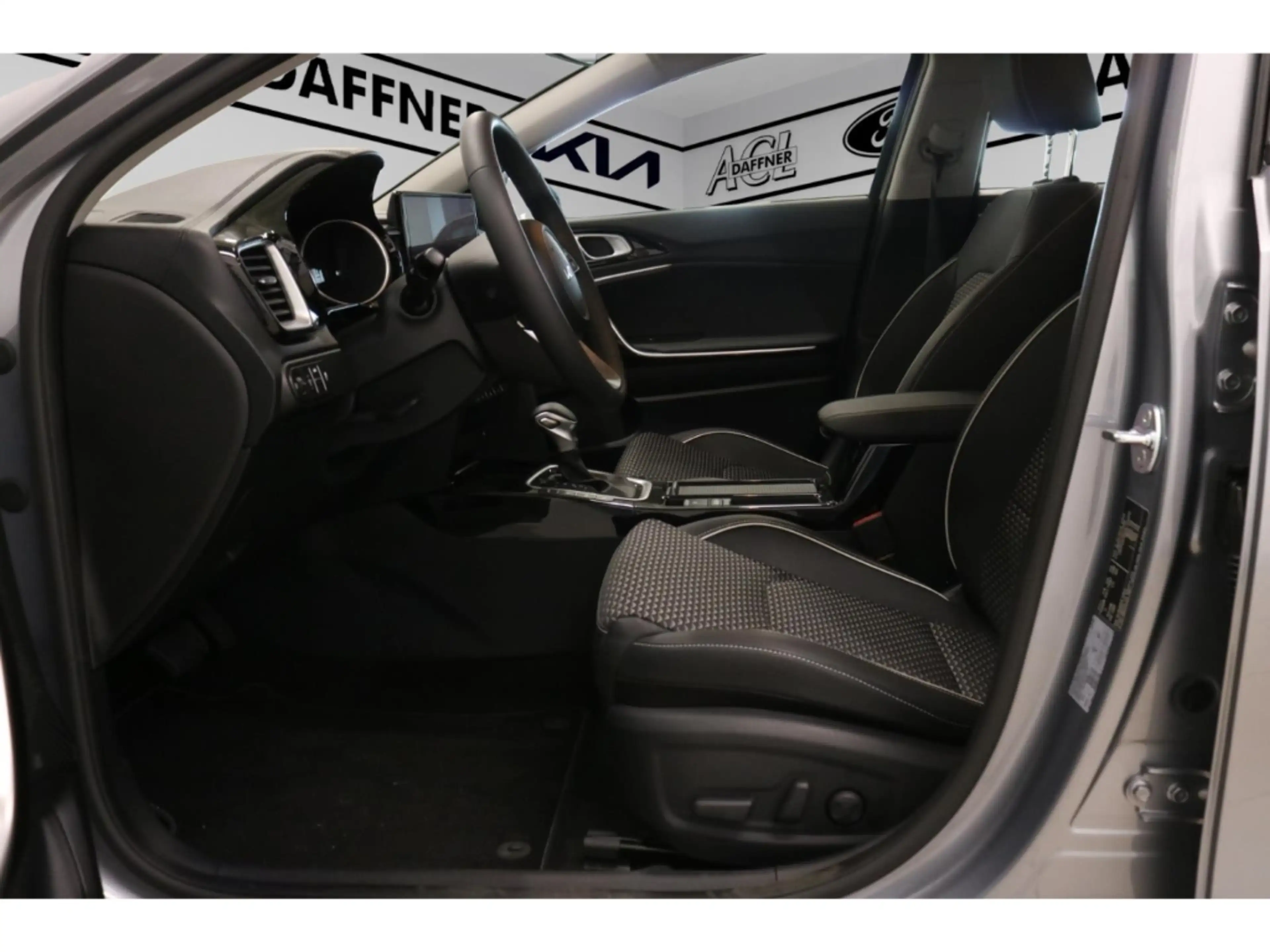 Kia Ceed / cee'd Spirit 1,5 Automatik Kamera Navi SHZ Tempomat — photo 10
