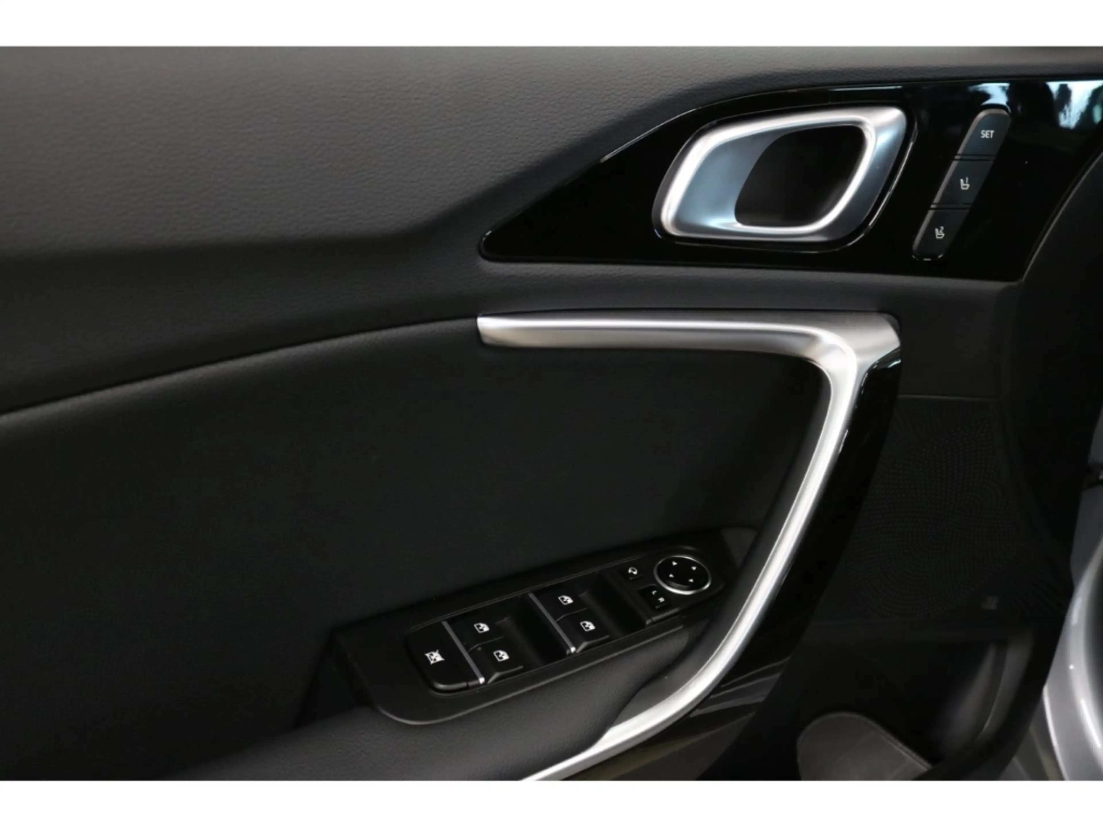 Kia Ceed / cee'd Spirit 1,5 Automatik Kamera Navi SHZ Tempomat — photo 13