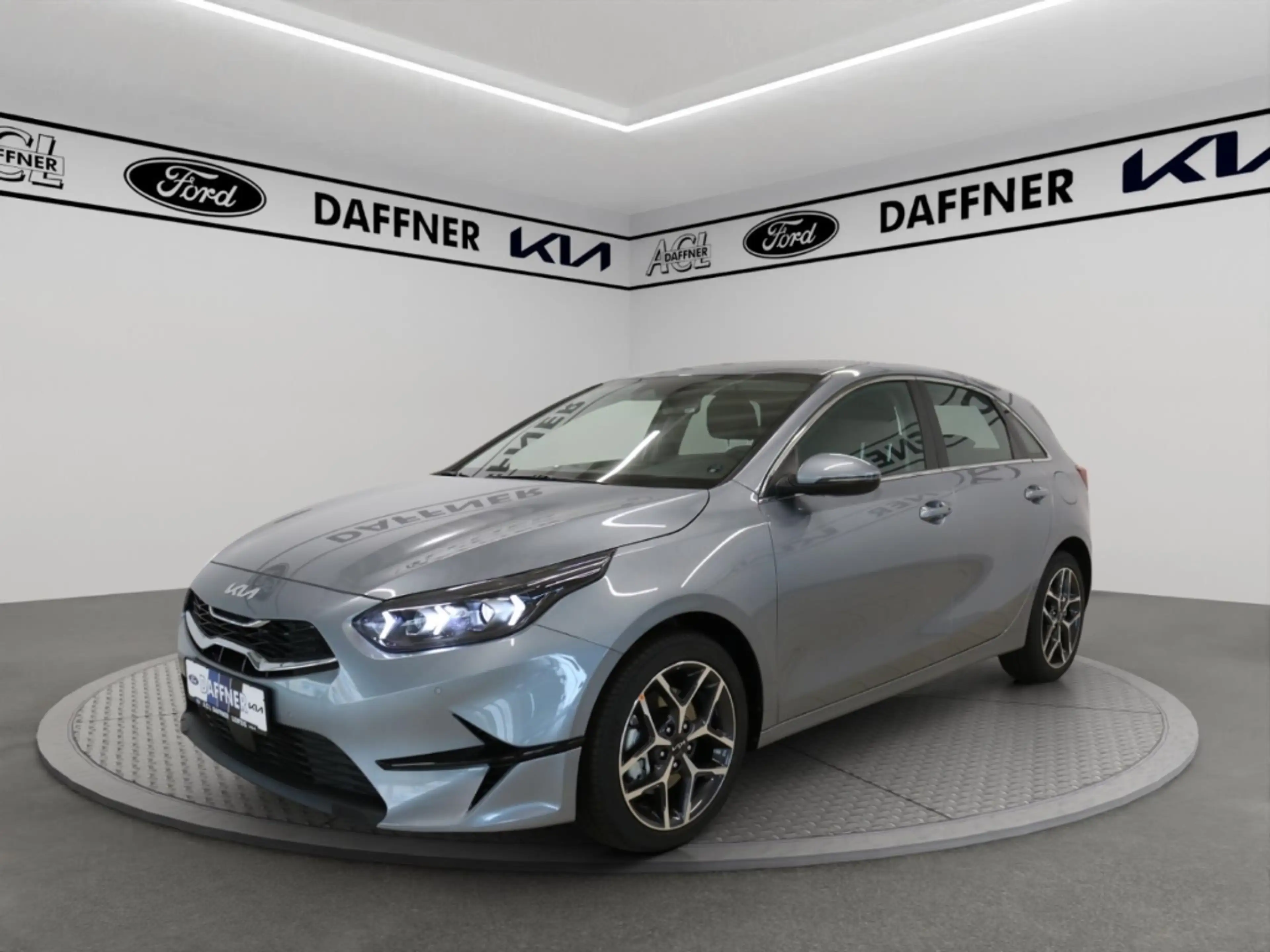 Kia Ceed / cee'd Spirit 1,5 Automatik Kamera Navi SHZ Tempomat — photo 2
