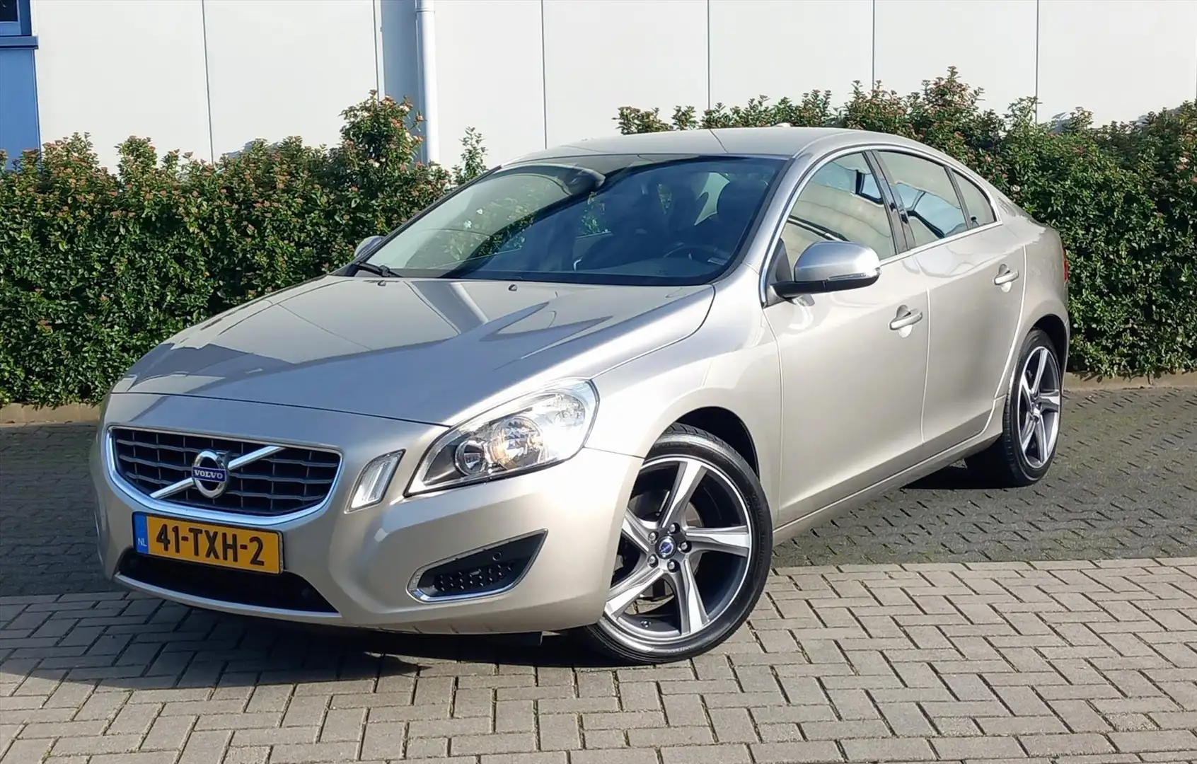 Volvo S60 T3 150PK Start/Stop Momentum Beige - 1