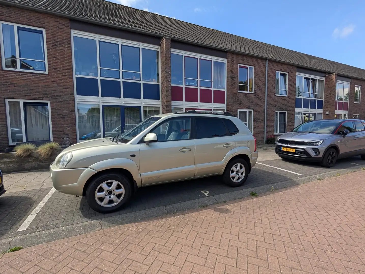 Hyundai TUCSON 2.0i Dynamic Grijs - 2