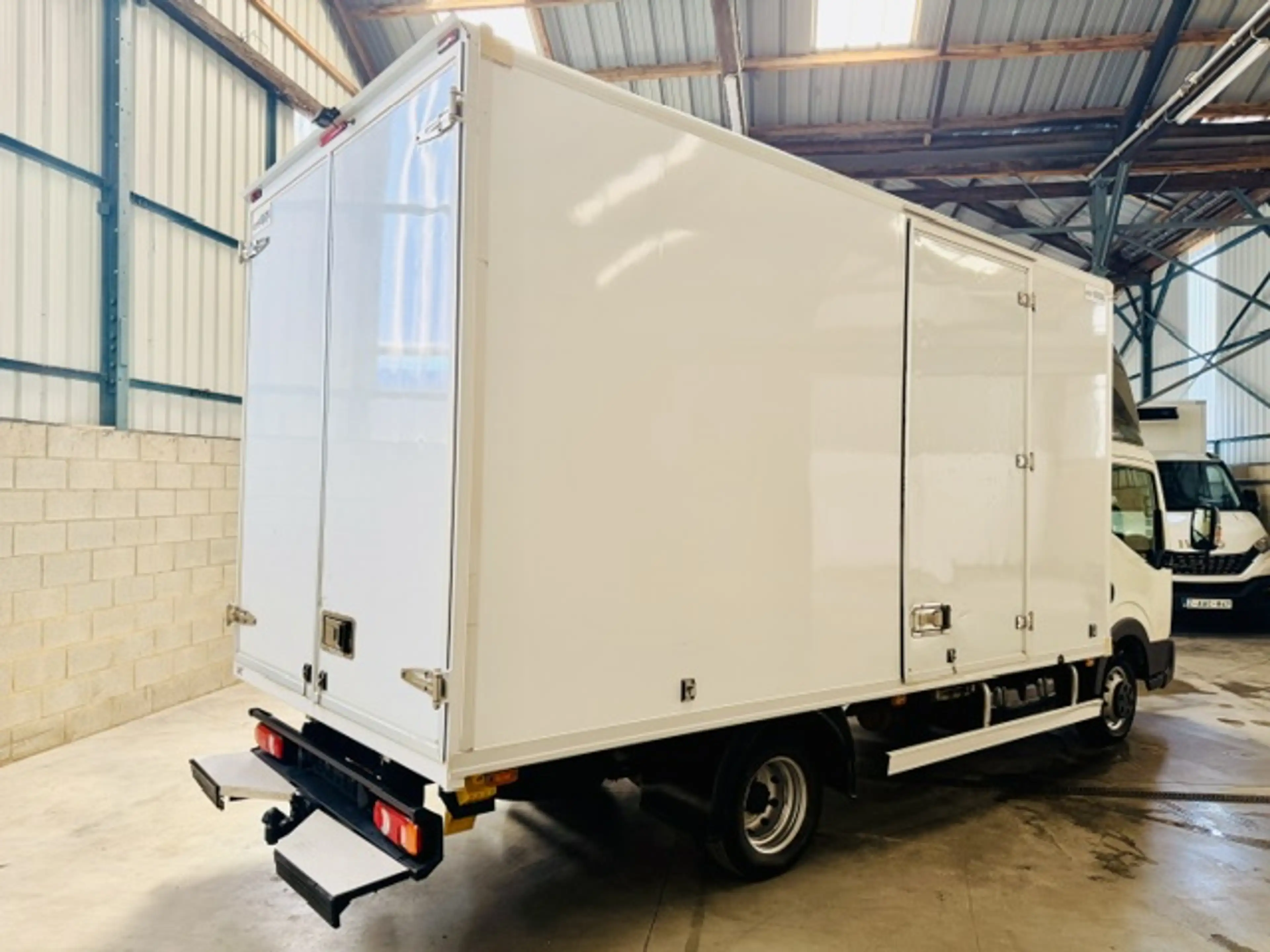 Nissan NT400 3.0 dCi CAISSE LAADBAK (EU6) CABSTAR NT400 1ER PROPRIETAIRE — photo 8