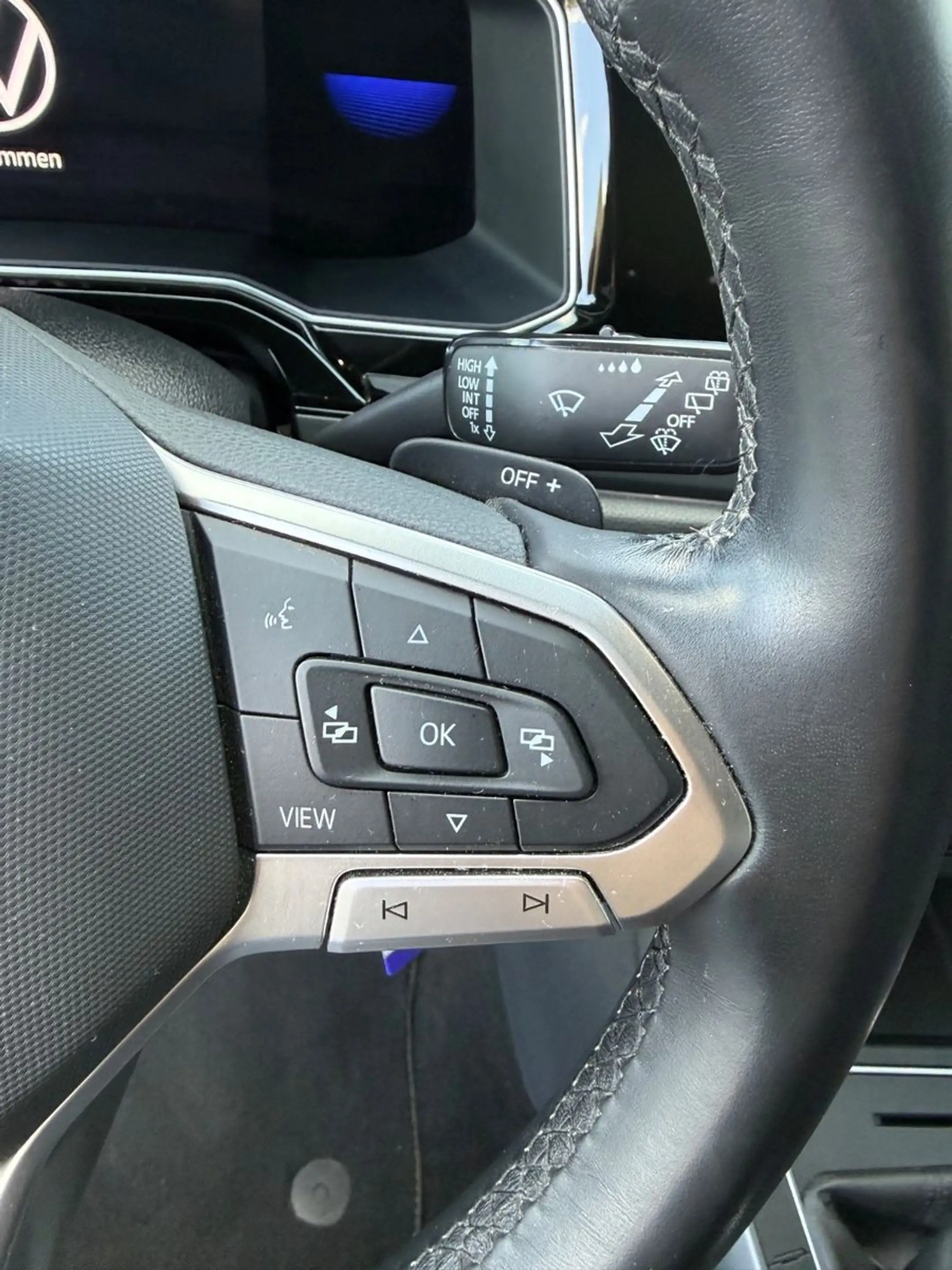 Volkswagen Taigo R-Line,Black Style,IQ Light,Kamera,AHK,ACC — photo 10