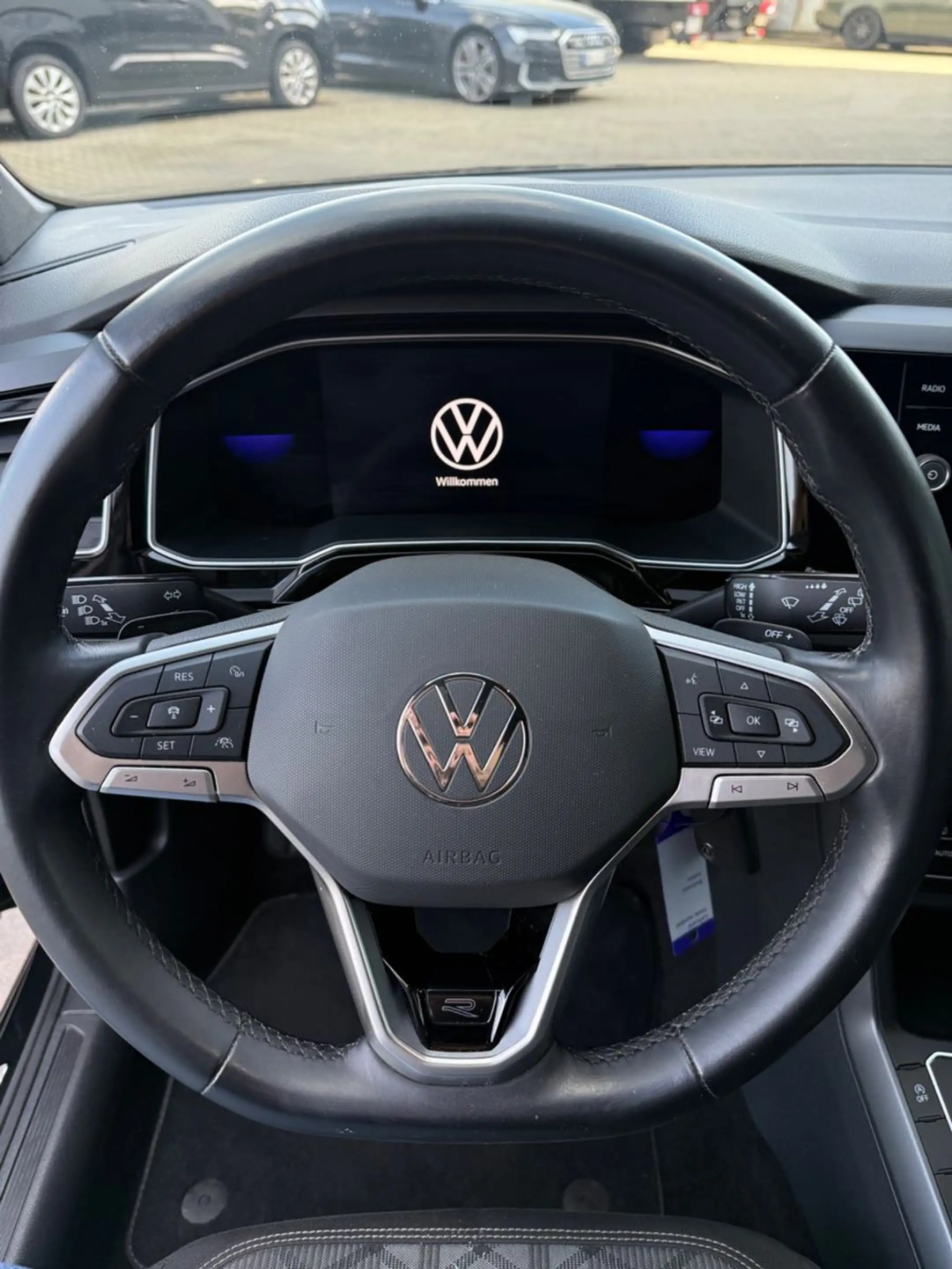 Volkswagen Taigo R-Line,Black Style,IQ Light,Kamera,AHK,ACC — photo 8