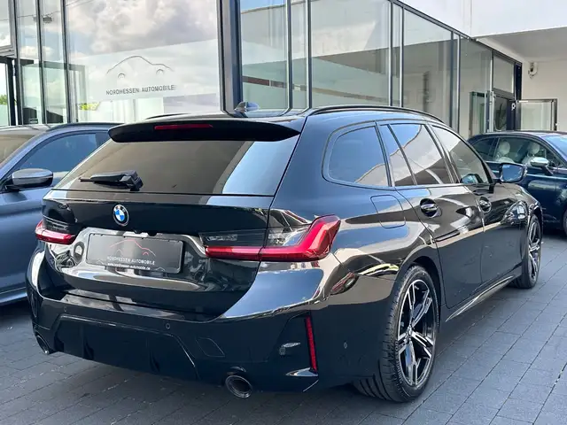 BMW 3 Series view 4