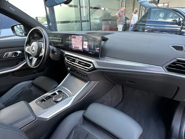 BMW 3 Series view 14