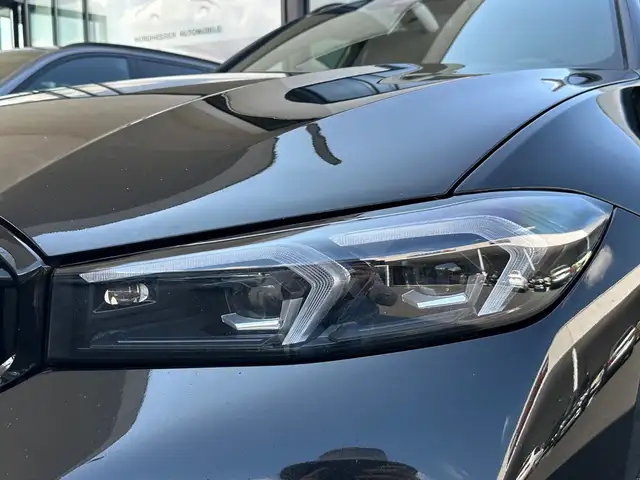 BMW 3 Series view 10