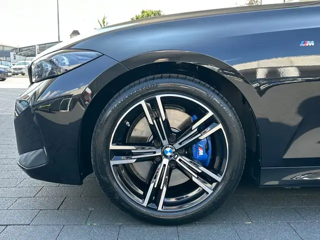 BMW 3 Series view 9