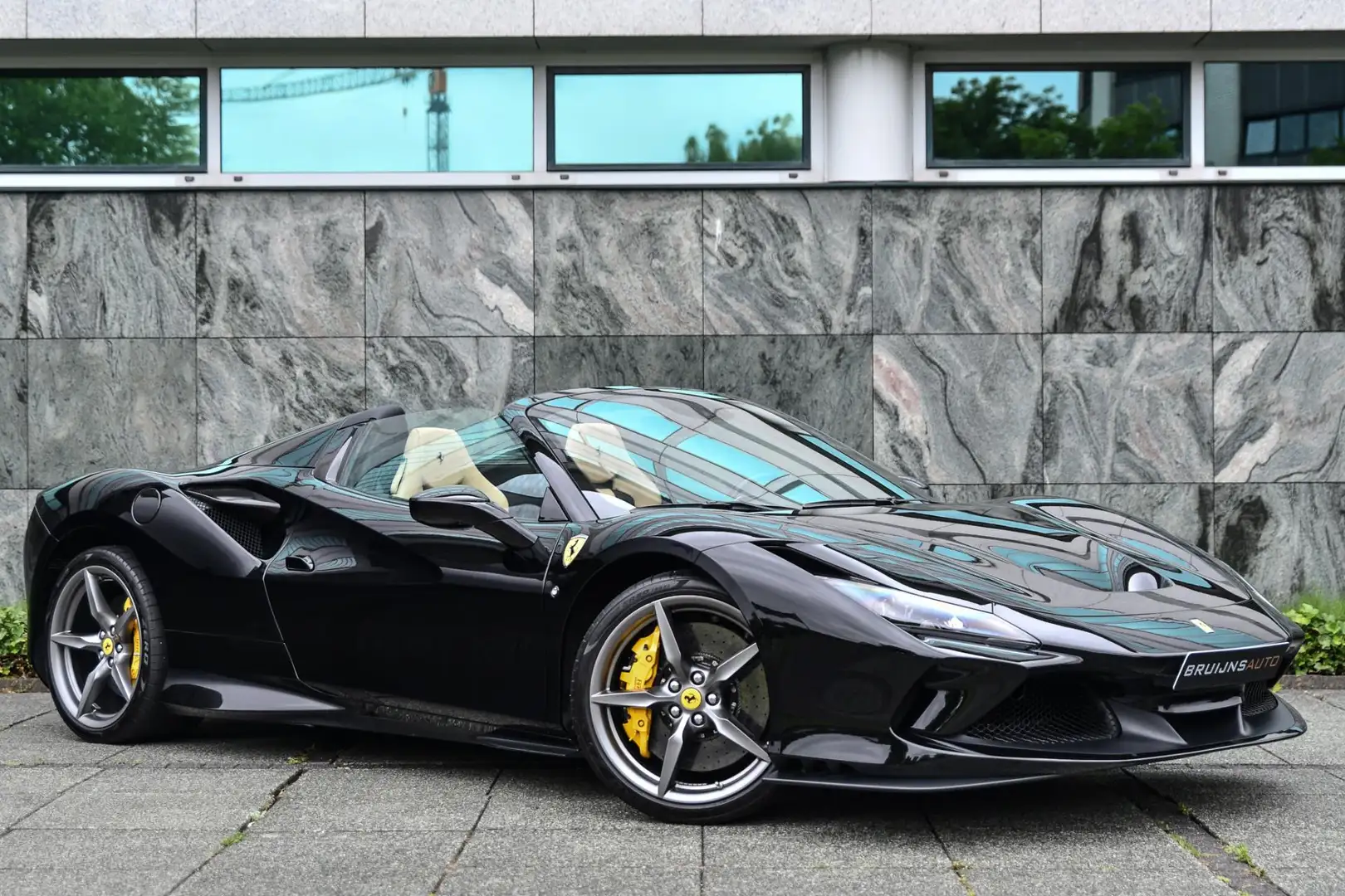 Ferrari F8 Spider 3.9 V8 HELE Origineel NL |Carbon Exterieur| Carbon Zwart - 2