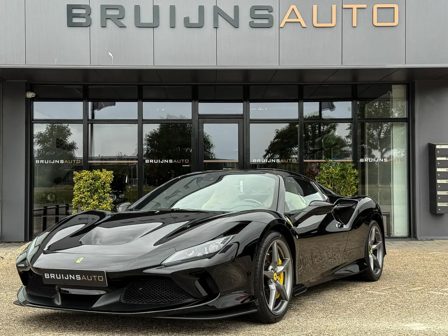 Ferrari F8 Spider 3.9 V8 HELE Origineel NL |Carbon Exterieur| Carbon Zwart - 1
