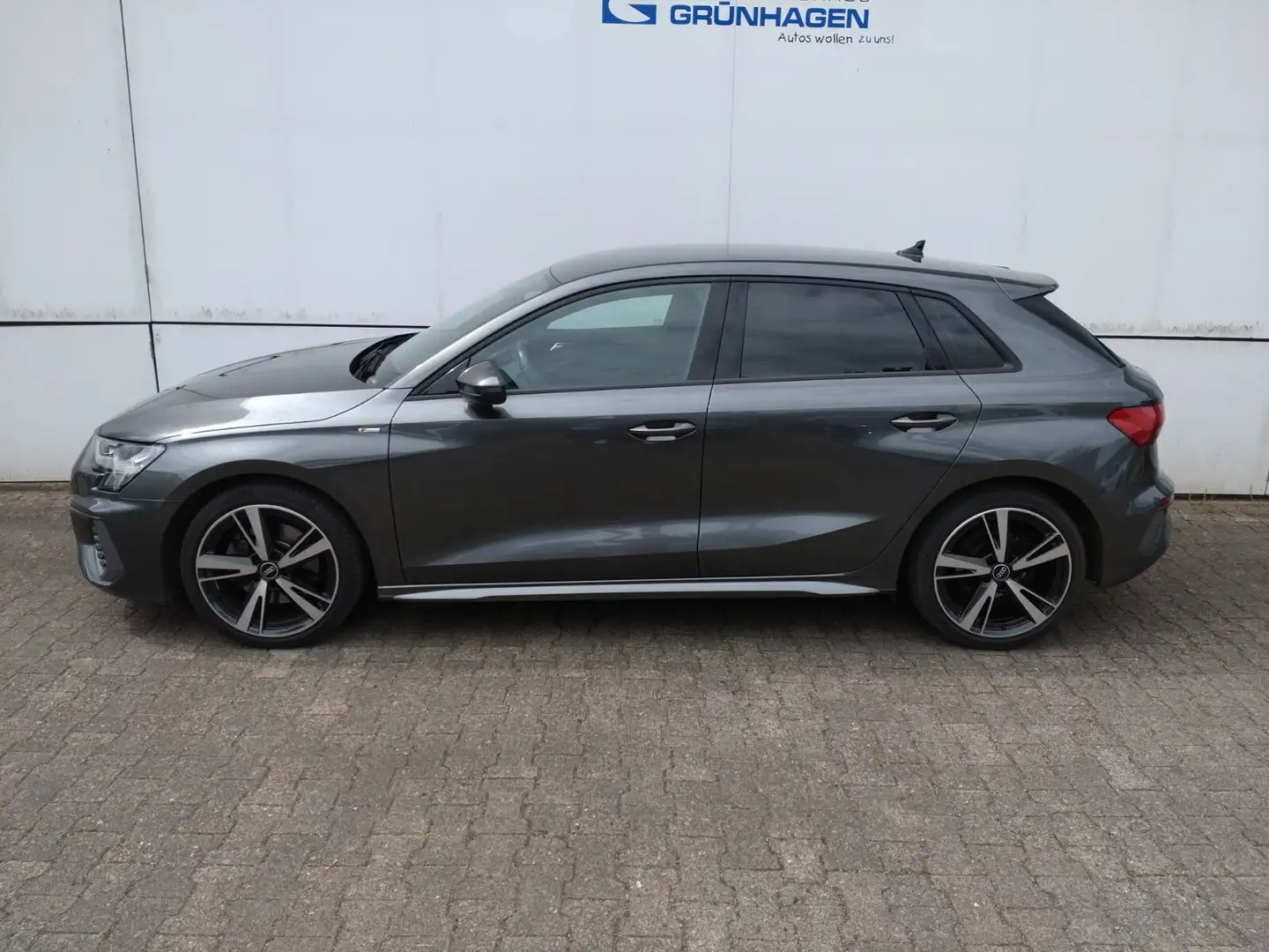 Audi A3 A3 30 1.0 TFSI Sportback S line Grau - 2