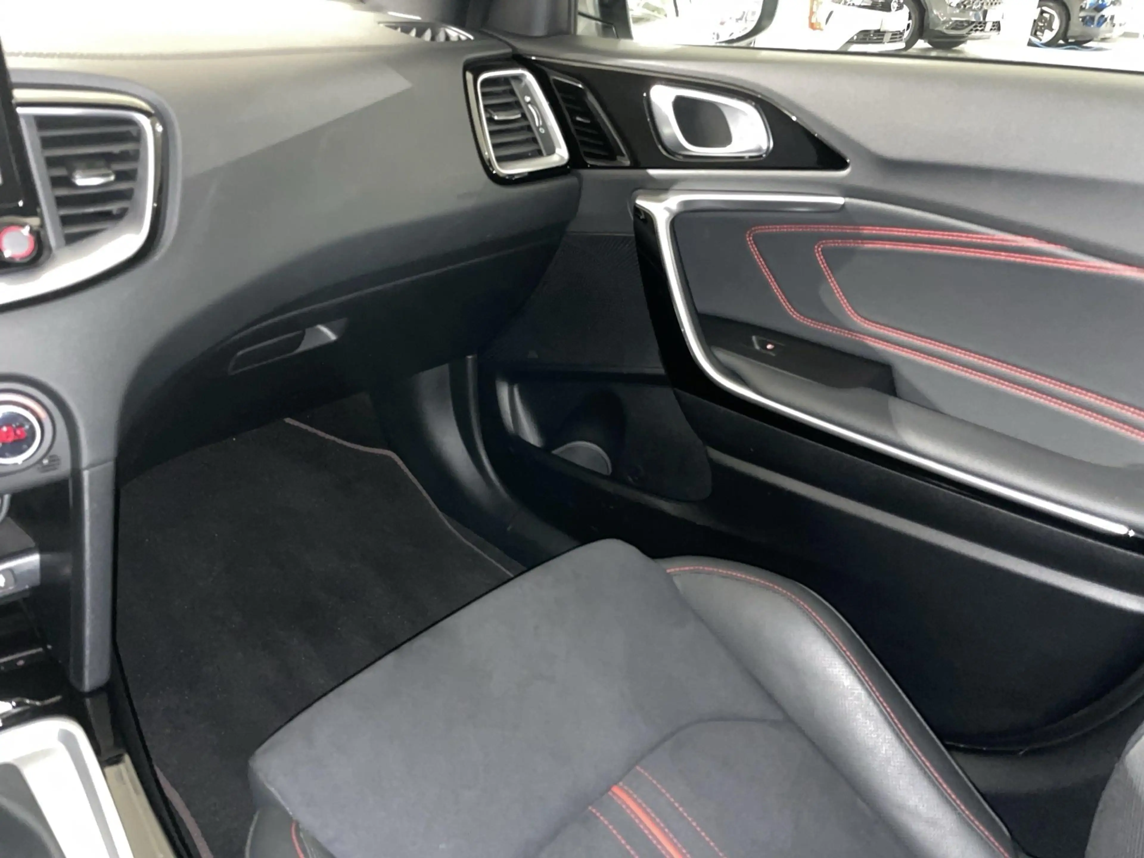 Kia ProCeed / pro_cee'd GT 1.6 T-GDI 204 DCT ISG — photo 10
