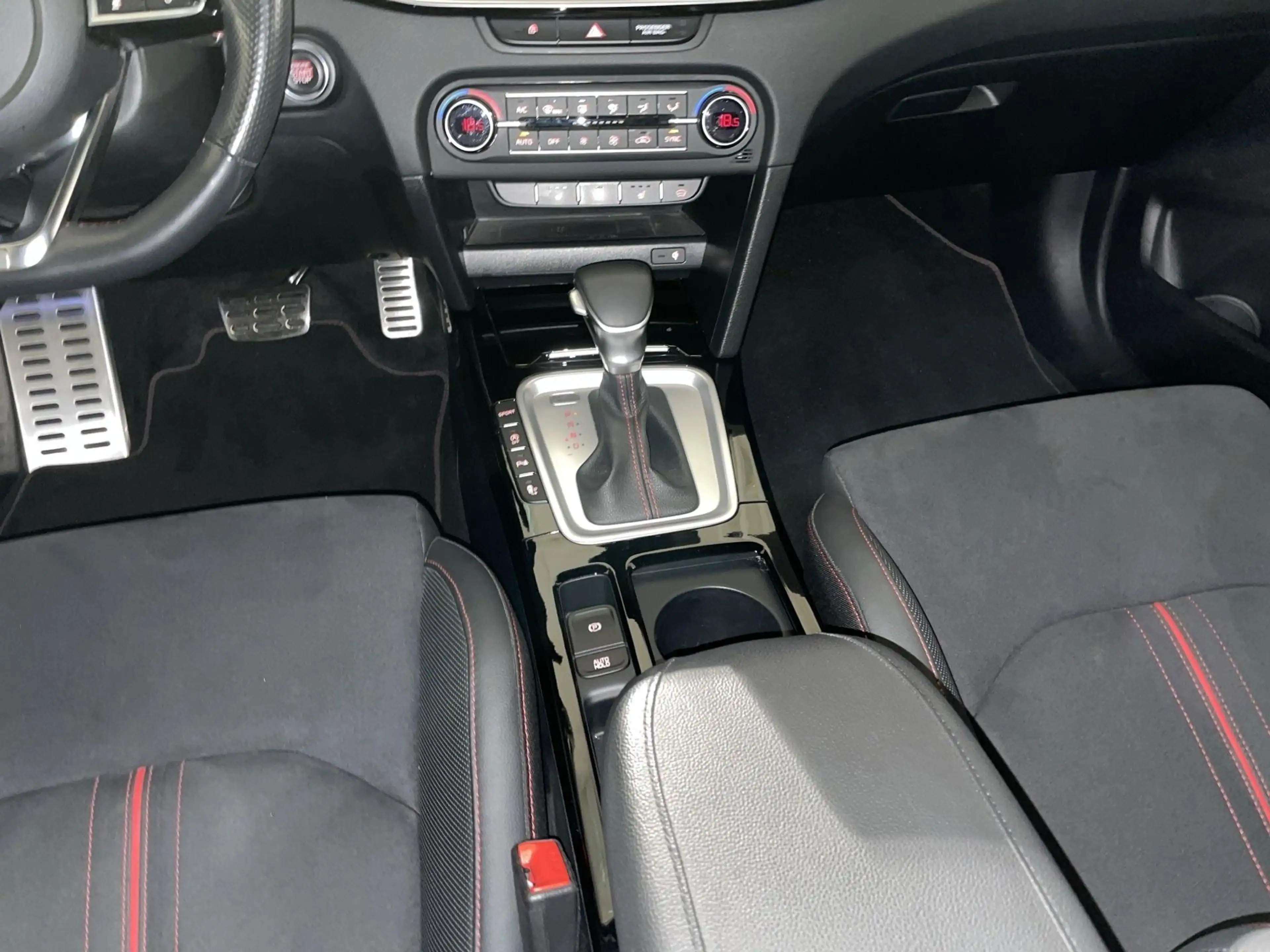 Kia ProCeed / pro_cee'd GT 1.6 T-GDI 204 DCT ISG — photo 9