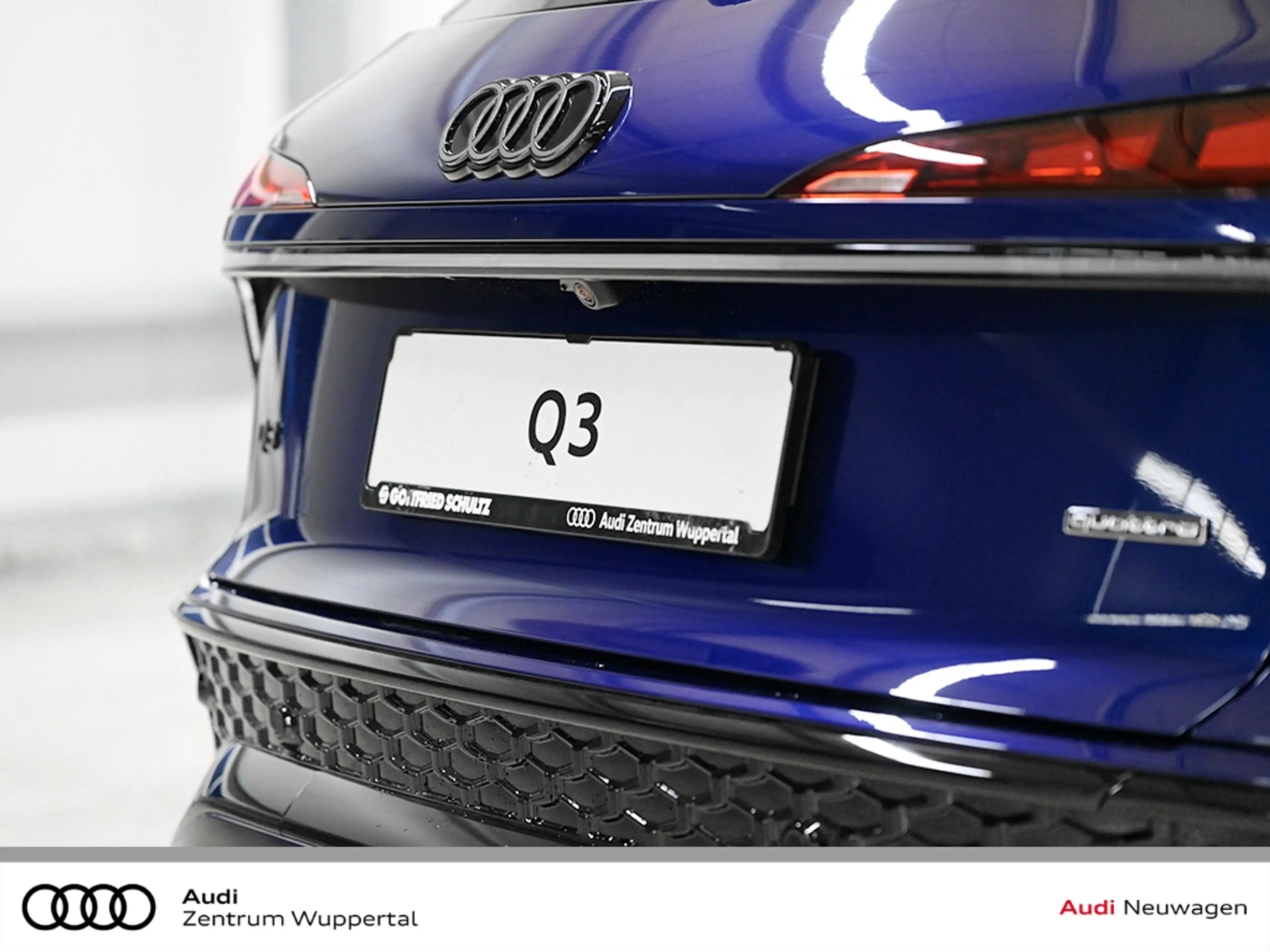 Audi Q3 SUV S tronic TFSI quattro 195 kW — photo 8