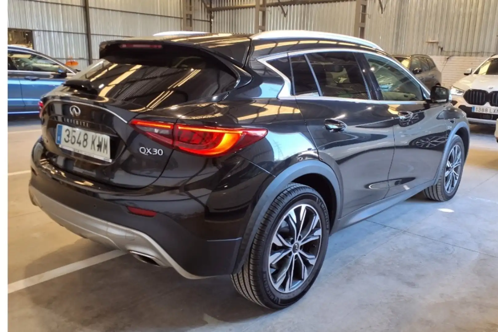 Infiniti QX30 2.2d Premium AWD 7DCT Zwart - 1