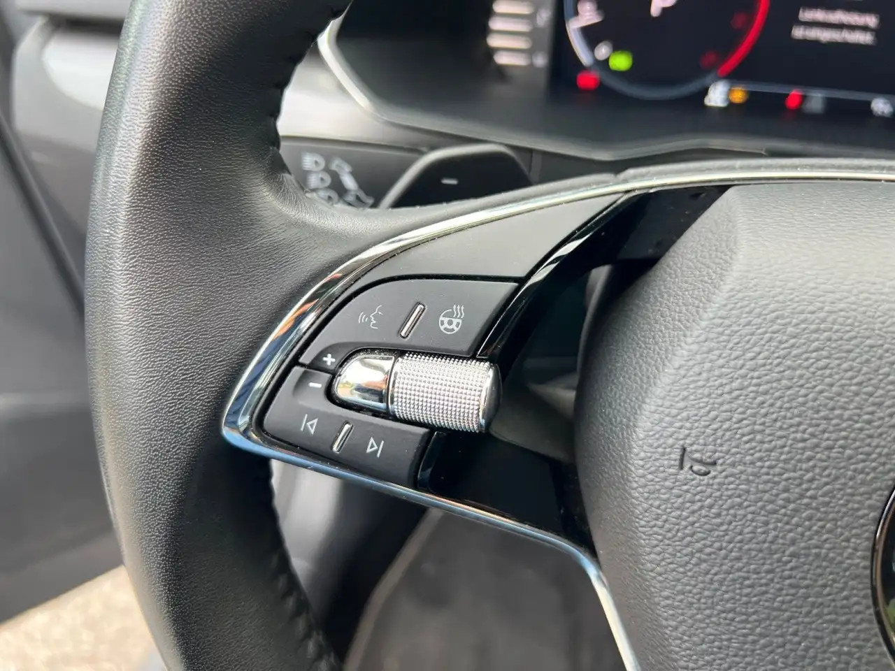 Skoda Superb 2.0TDI Ambition DSG LED SHZ ACC ASSIST, миниатюра 20