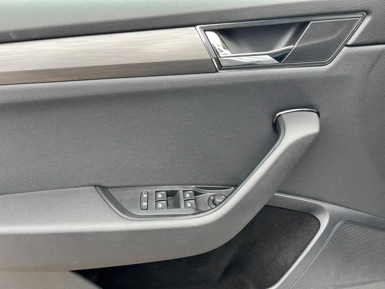 Skoda Superb 2.0TDI Ambition DSG LED SHZ ACC ASSIST, миниатюра 9