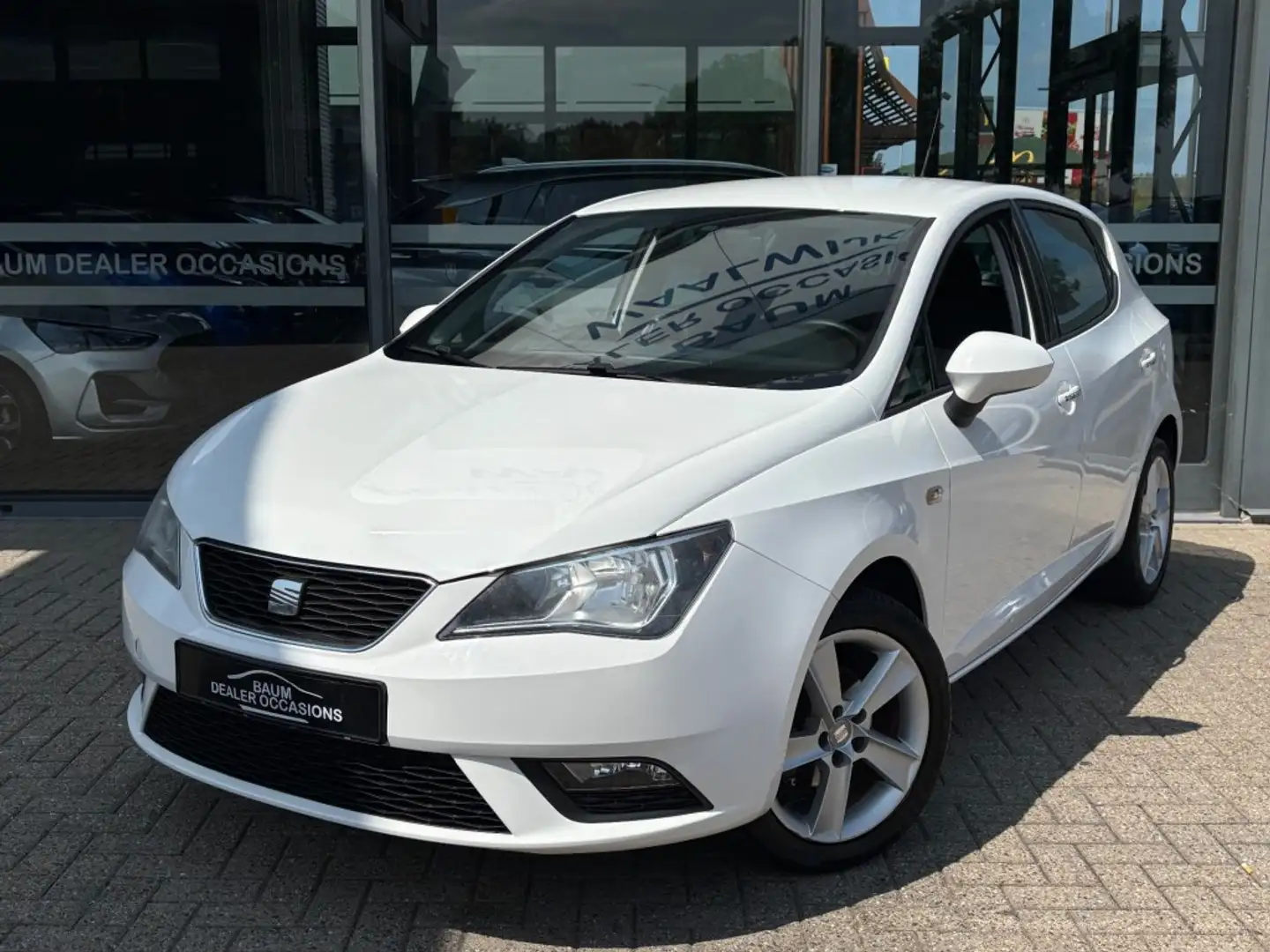 SEAT Ibiza 1.2 TSI CHILL OUT PL NAVI AIRCO/ECC PDC Weiß - 1