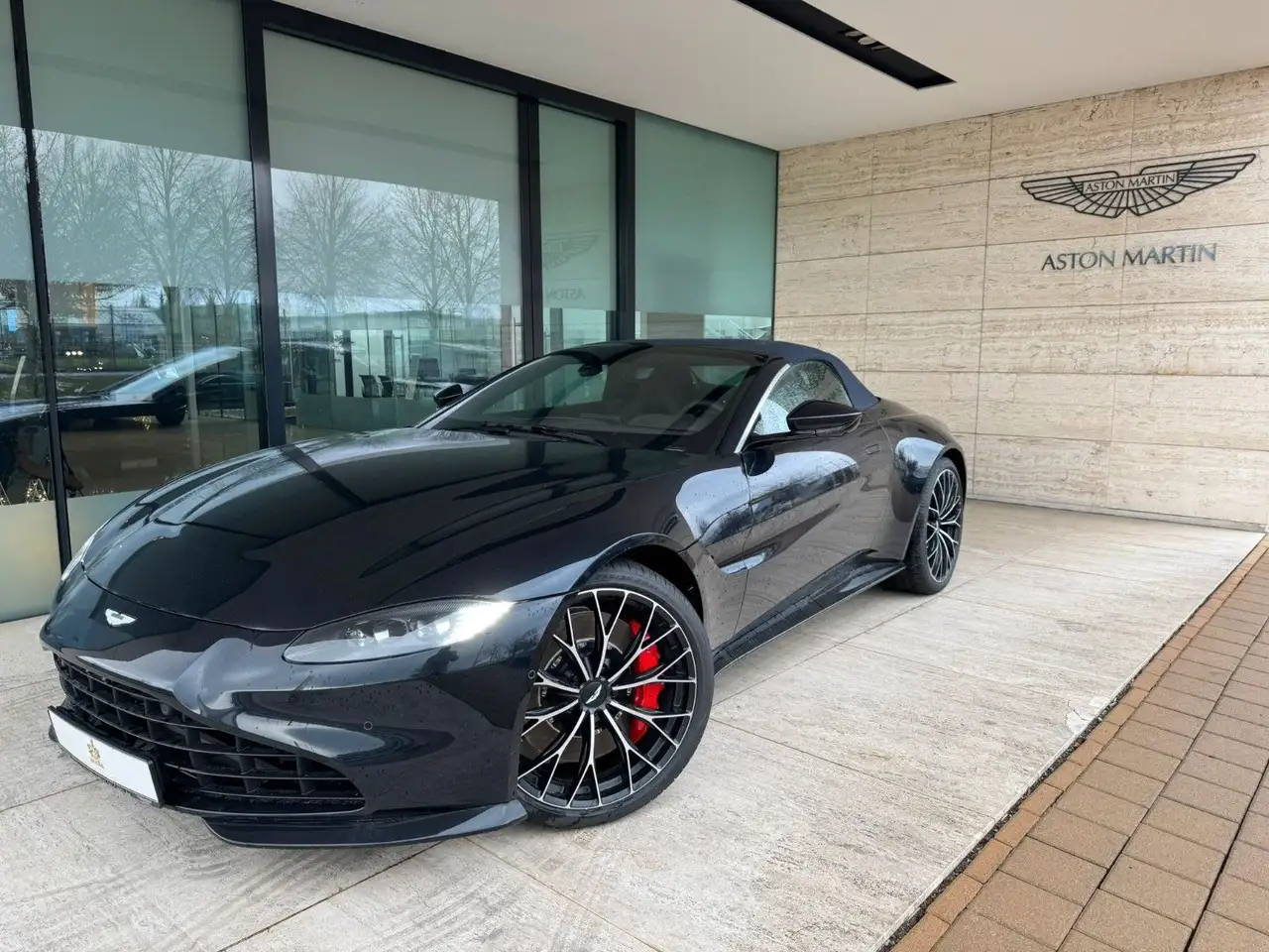 Aston Martin V8