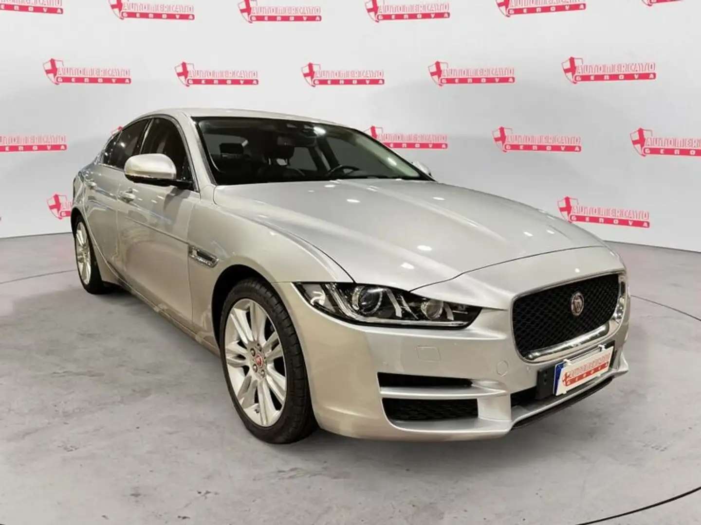Jaguar XE 2.0 D Turbo aut. Prestige Argento - 2