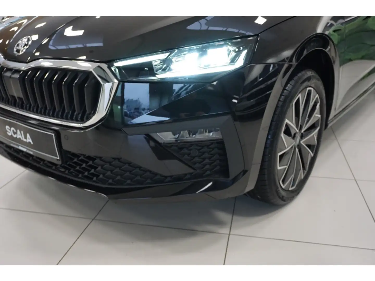 Skoda Scala 1.0 TSI Tour DSG Navi ACC Matrix Dig.Cockp. SHZ PD Schwarz - 2