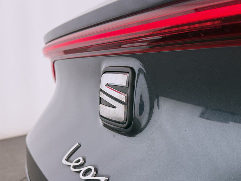 SEAT Leon ST 2.0 TDI FR Aut LED RADAR SITZHZG ASSIST — photo 10