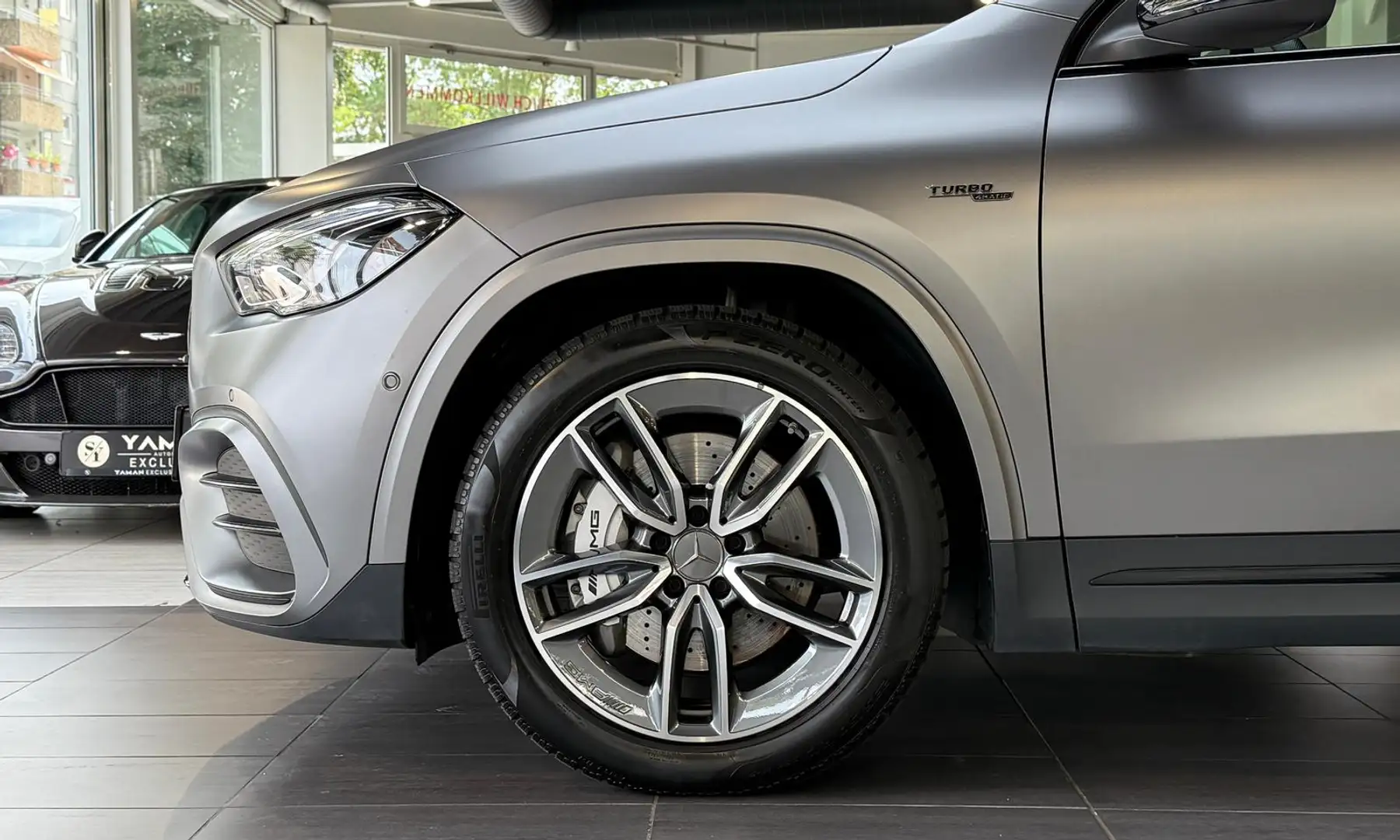 Mercedes-Benz GLA 35 AMG 4Matic*MAGNO*KeylessGO*AHK Grau - 2