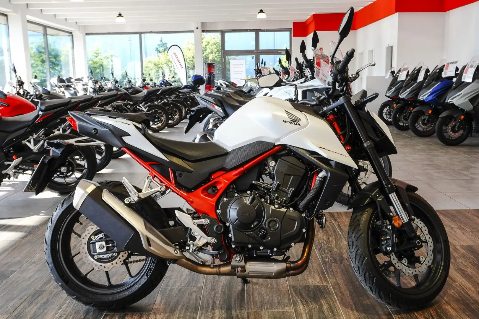 Honda CB 750 Hornet Blanc - 1