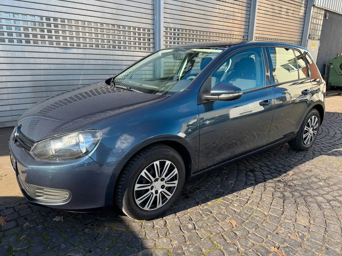 Volkswagen Golf VI Trendline 1.4 80PS Bleu - 1